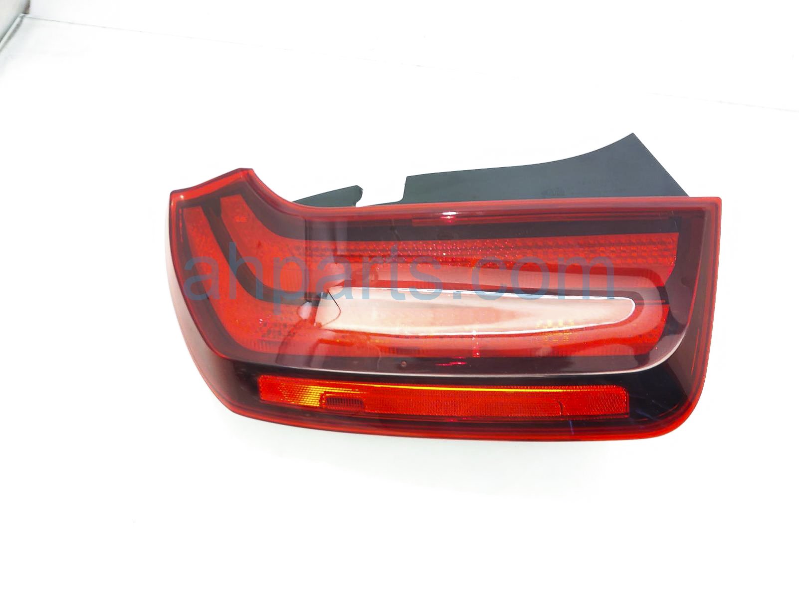 $175 Kia LH TAIL LAMP (ON BODY) - NOTES $175 Kia LH TAIL LAMP (ON BODY) - NOTES