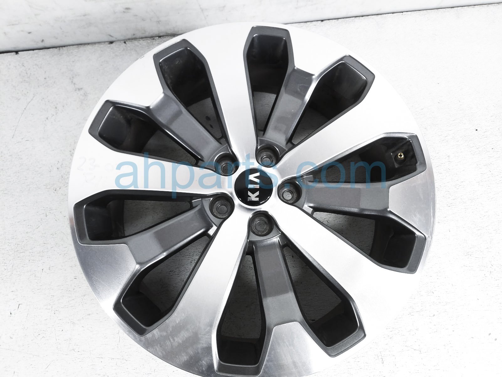 $145 Kia RR/LH WHEEL / RIM $145 Kia RR/LH WHEEL / RIM