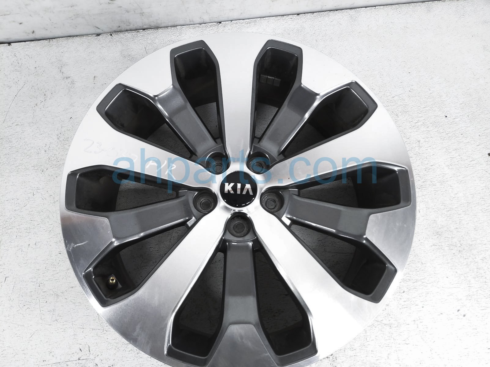 $145 Kia FR/RH WHEEL / RIM $145 Kia FR/RH WHEEL / RIM