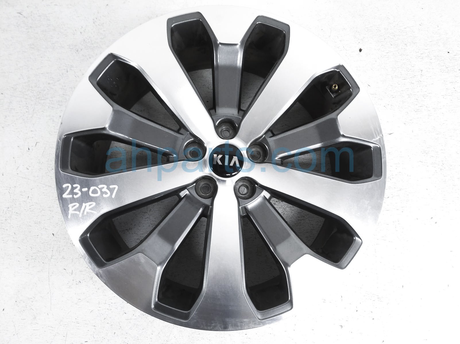 $145 Kia RR/RH WHEEL / RIM $145 Kia RR/RH WHEEL / RIM