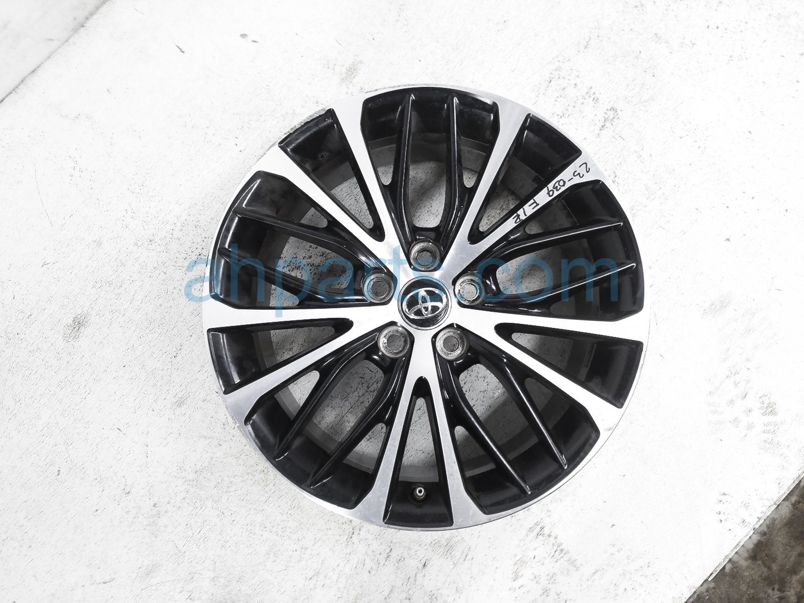 $179 Toyota FR/RH WHEEL / RIM - SOME CURB $179 Toyota FR/RH WHEEL / RIM - SOME CURB