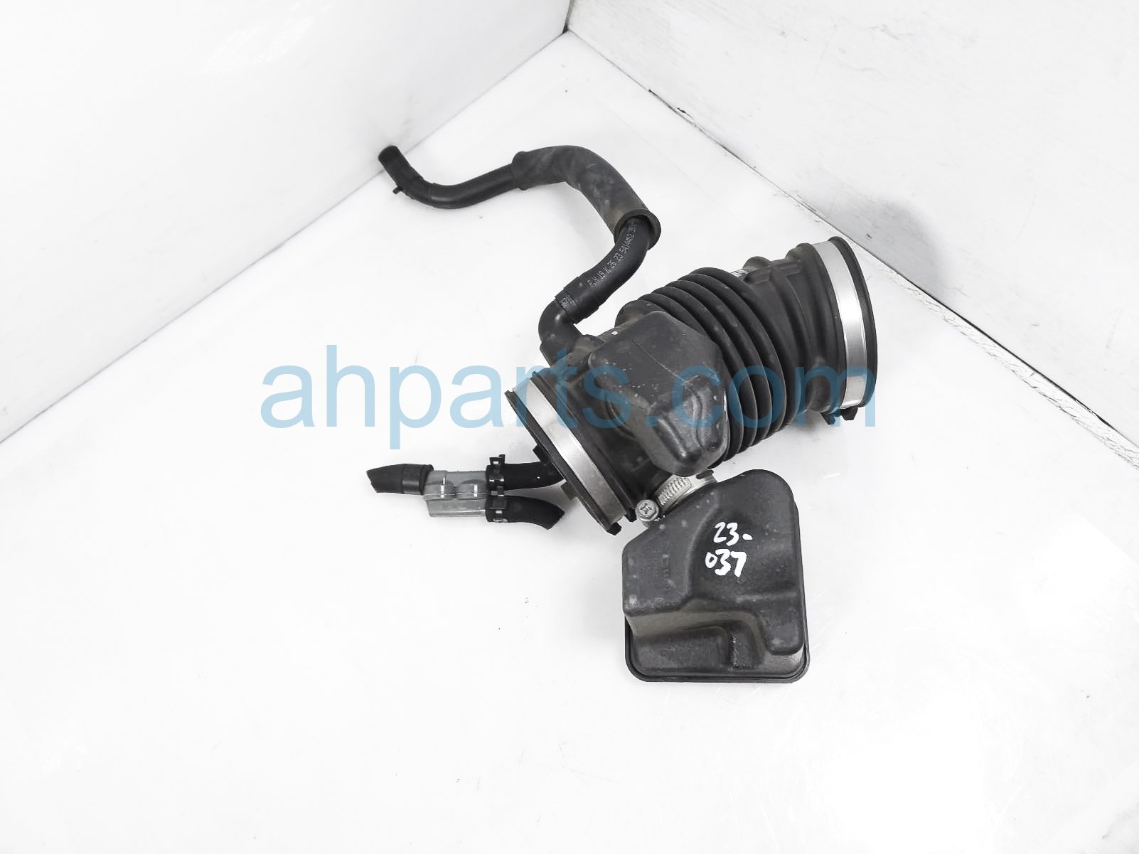 $25 Kia AIR INTAKE HOSE ASSY - 3.8L $25 Kia AIR INTAKE HOSE ASSY - 3.8L