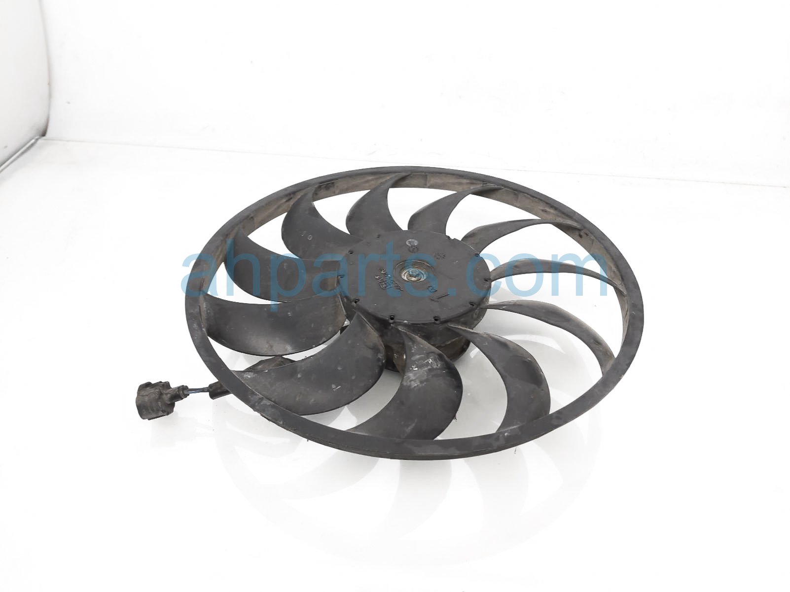 $50 Nissan RH RADIATOR FAN & MOTOR ASSY $50 Nissan RH RADIATOR FAN & MOTOR ASSY