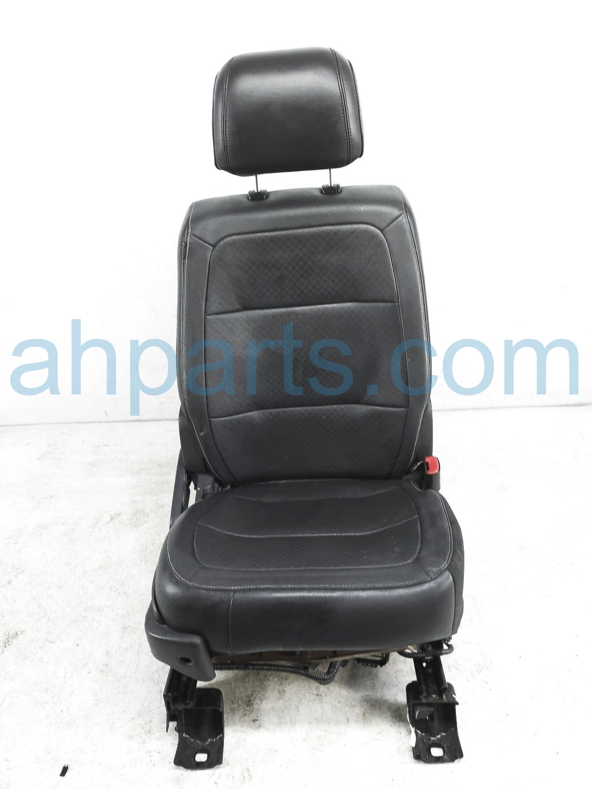 $125 Ford FR/RH SEAT - BLACK - W/ AIRBAG $125 Ford FR/RH SEAT - BLACK - W/ AIRBAG