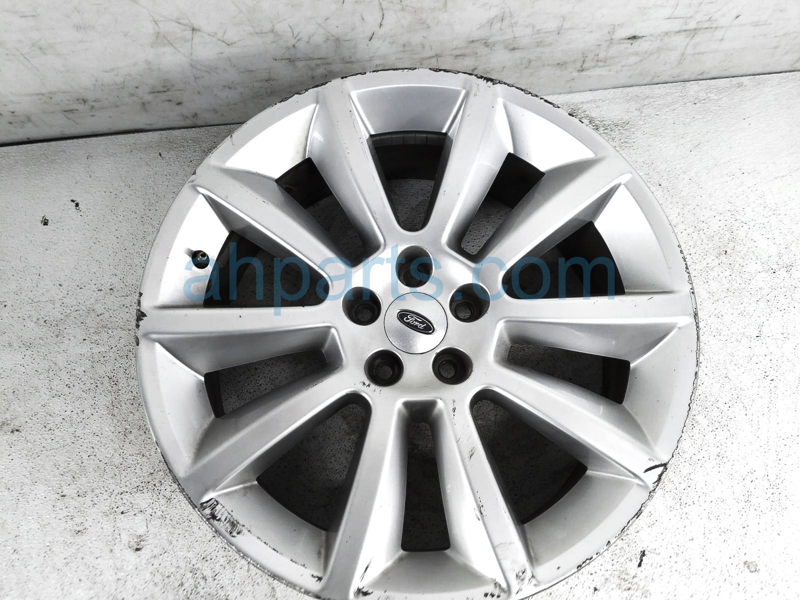 $75 Ford FR/RH WHEEL / RIM - CURB RASH $75 Ford FR/RH WHEEL / RIM - CURB RASH