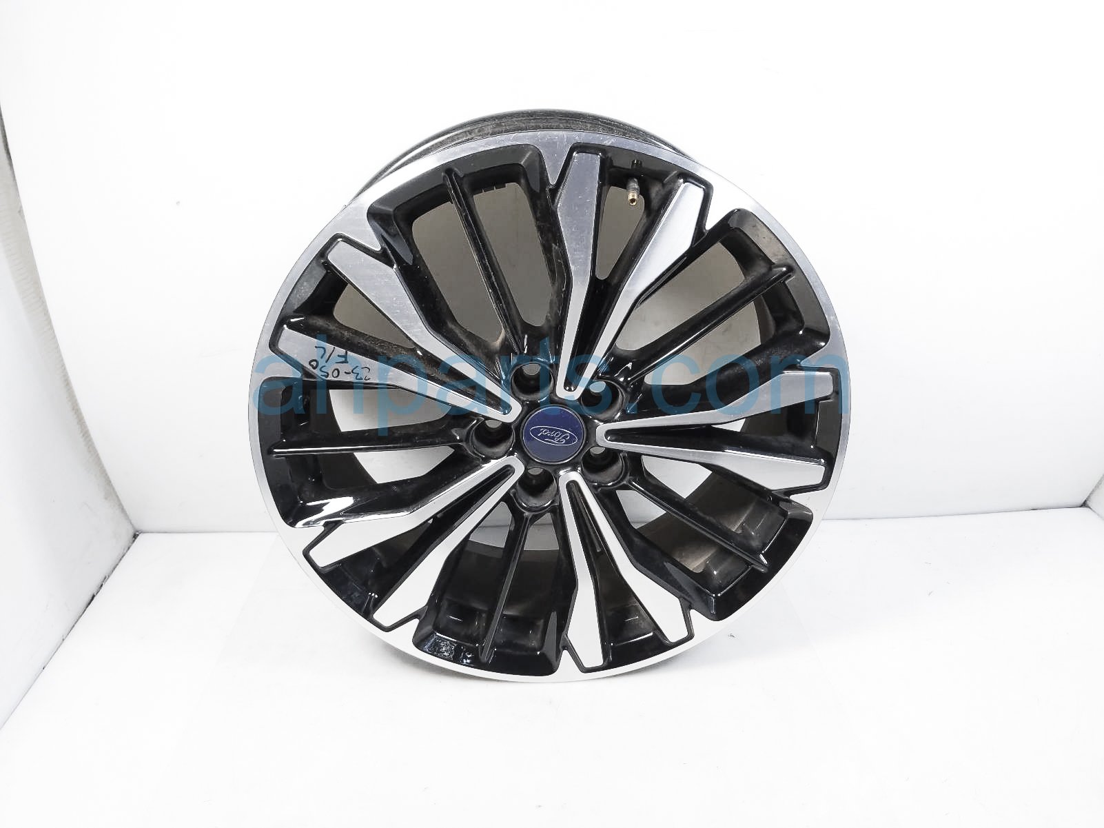 $450 Ford FR/LH WHEEL / RIM - NOTES $450 Ford FR/LH WHEEL / RIM - NOTES