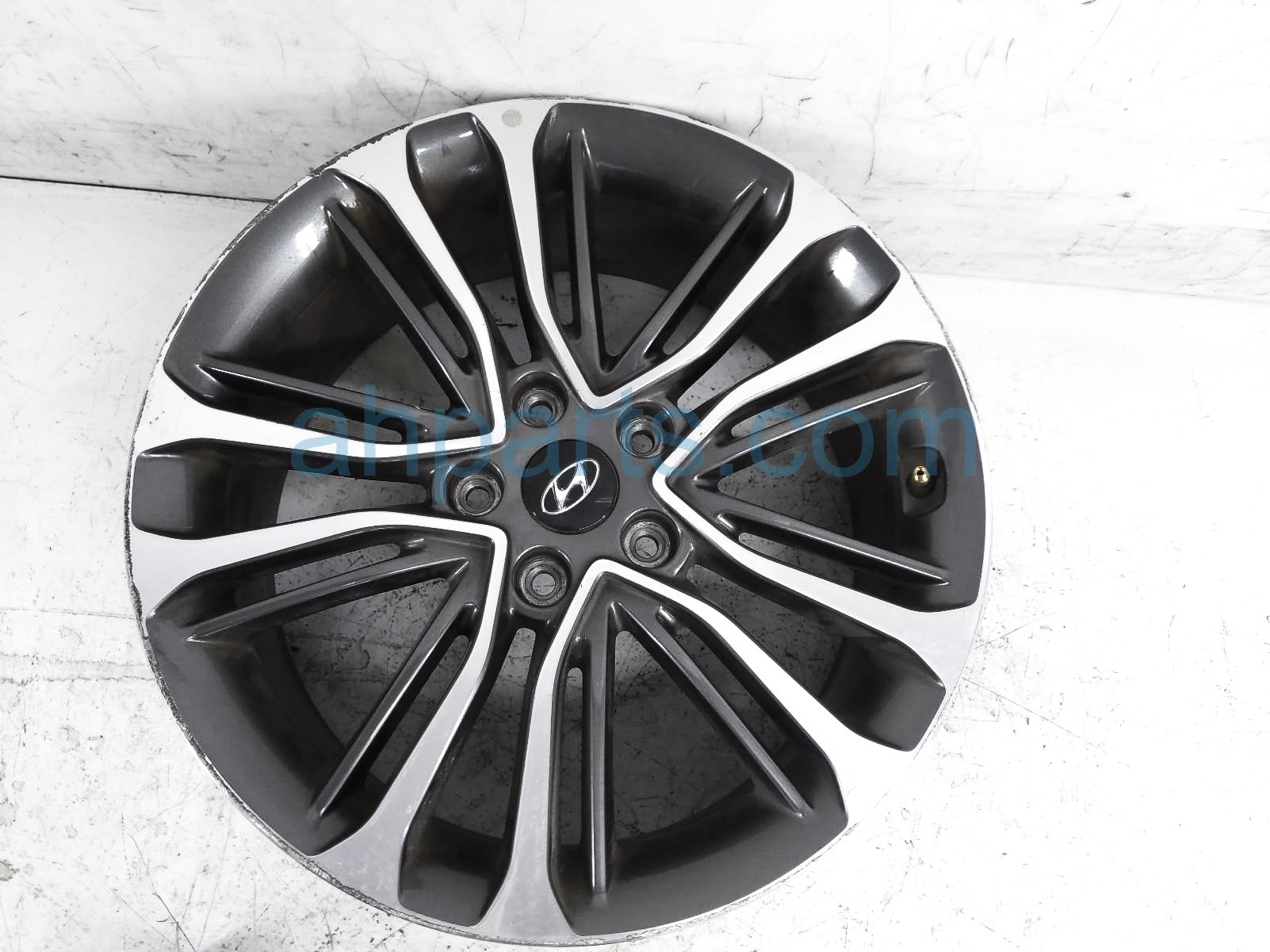 $150 Hyundai FR/RH WHEEL / RIM - CURB RASH $150 Hyundai FR/RH WHEEL / RIM - CURB RASH