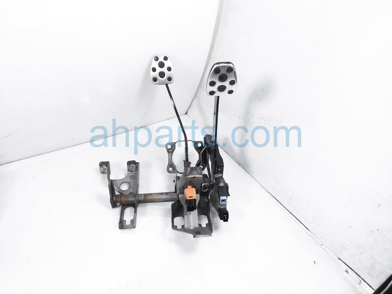 $60 Subaru CLUTCH & BRAKE PEDAL ASSY $60 Subaru CLUTCH & BRAKE PEDAL ASSY