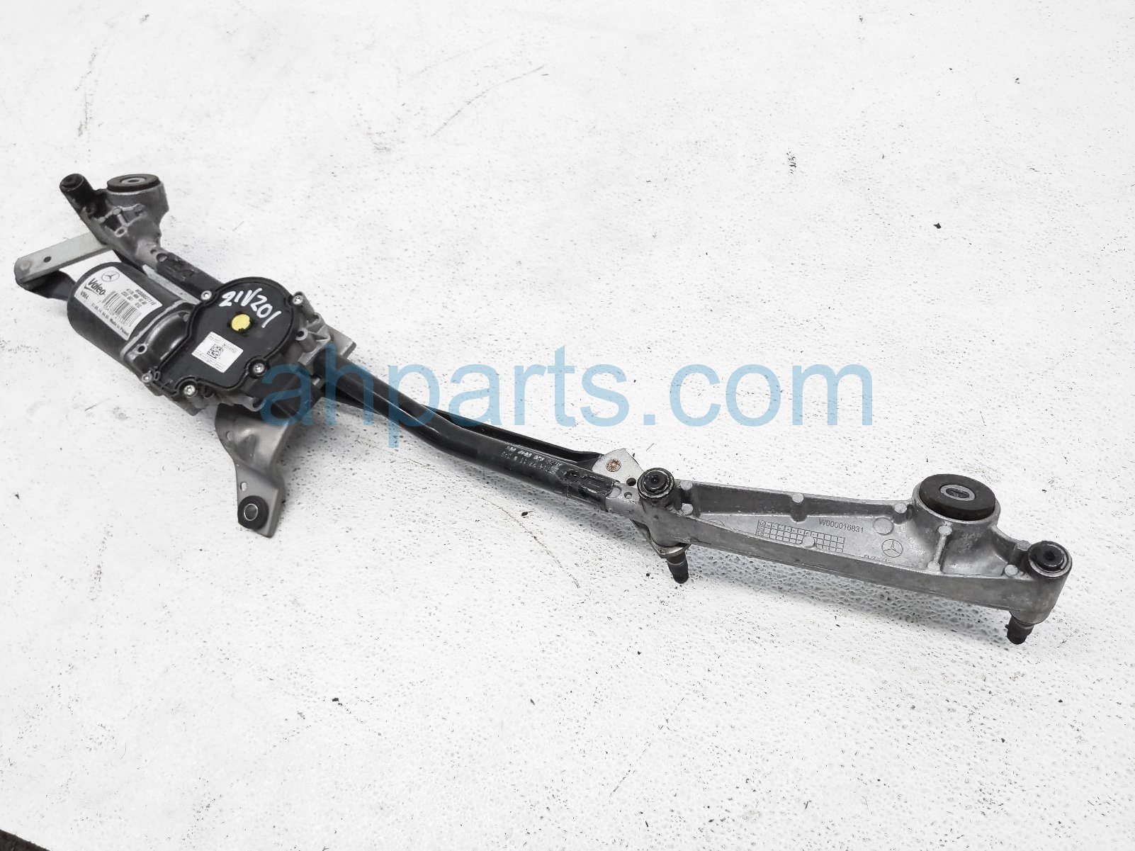 $70 Mercedes FRONT WINDSHIELD WIPER MOTOR ASSY $70 Mercedes FRONT WINDSHIELD WIPER MOTOR ASSY