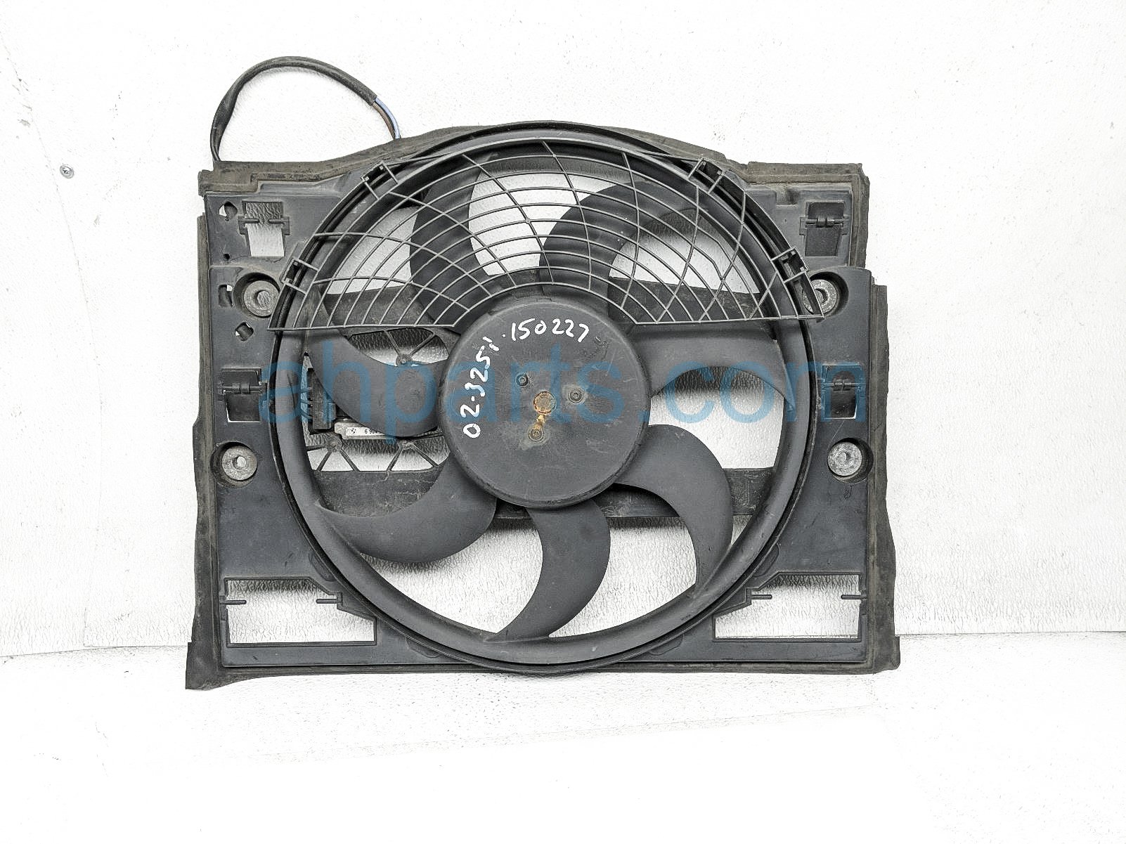 $60 BMW RADIATOR COOLING FAN ASSY - NIQ $60 BMW RADIATOR COOLING FAN ASSY - NIQ
