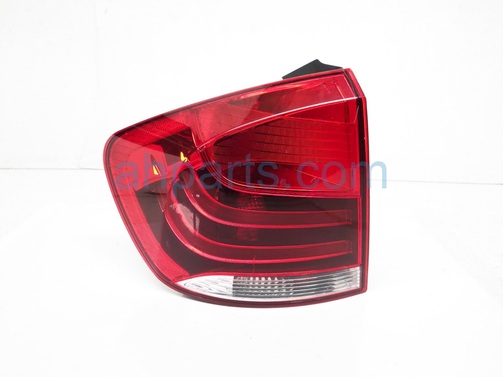 $88 BMW LH TAIL LAMP / LIGHT (ON BODY)-NOTES