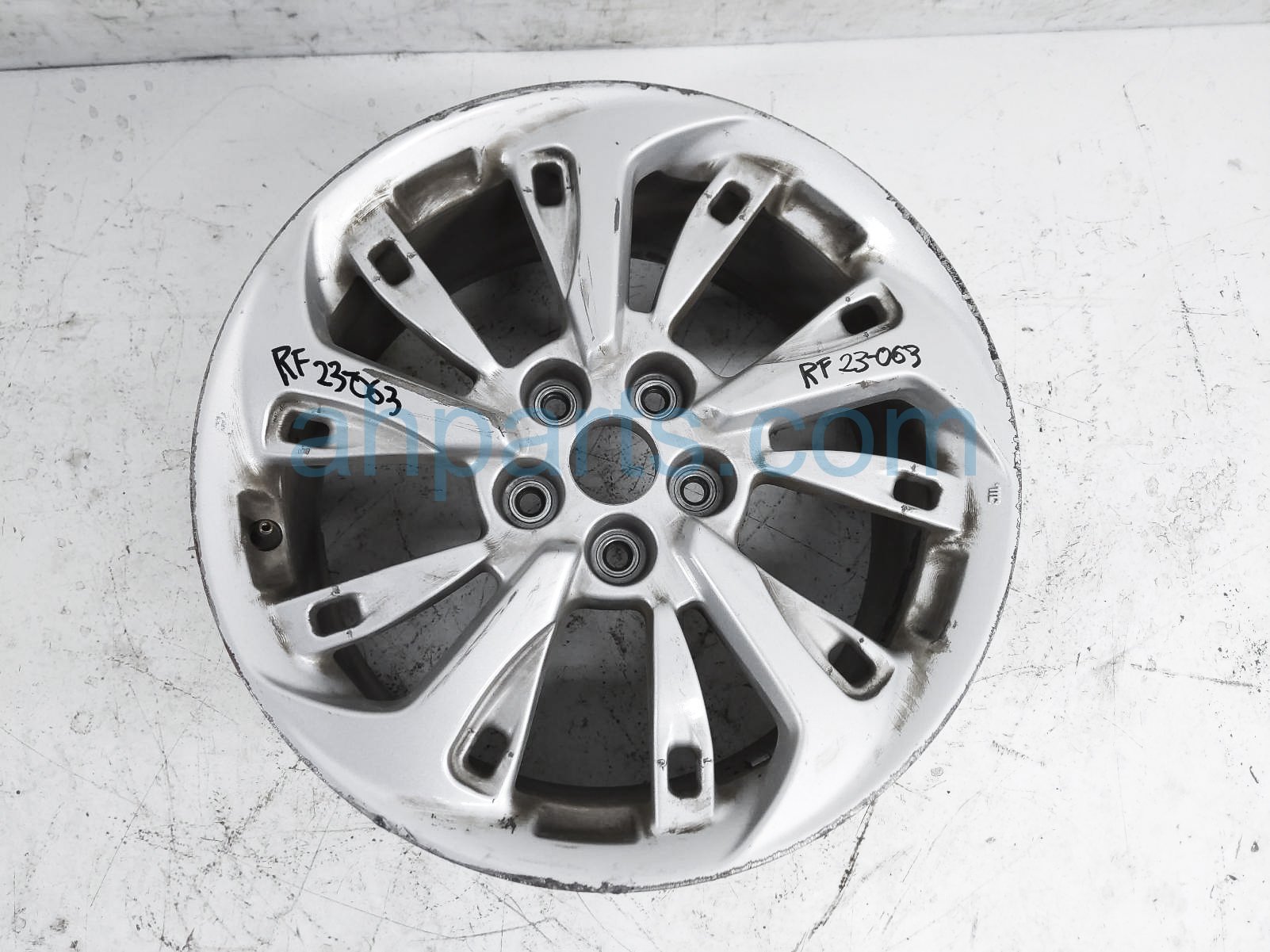 $125 Honda FR/RH WHEEL / RIM - STRONG CURB $125 Honda FR/RH WHEEL / RIM - STRONG CURB