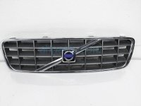 $40 Volvo FRONT GRILLE - CHROME - NOTES $40 Volvo FRONT GRILLE - CHROME - NOTES