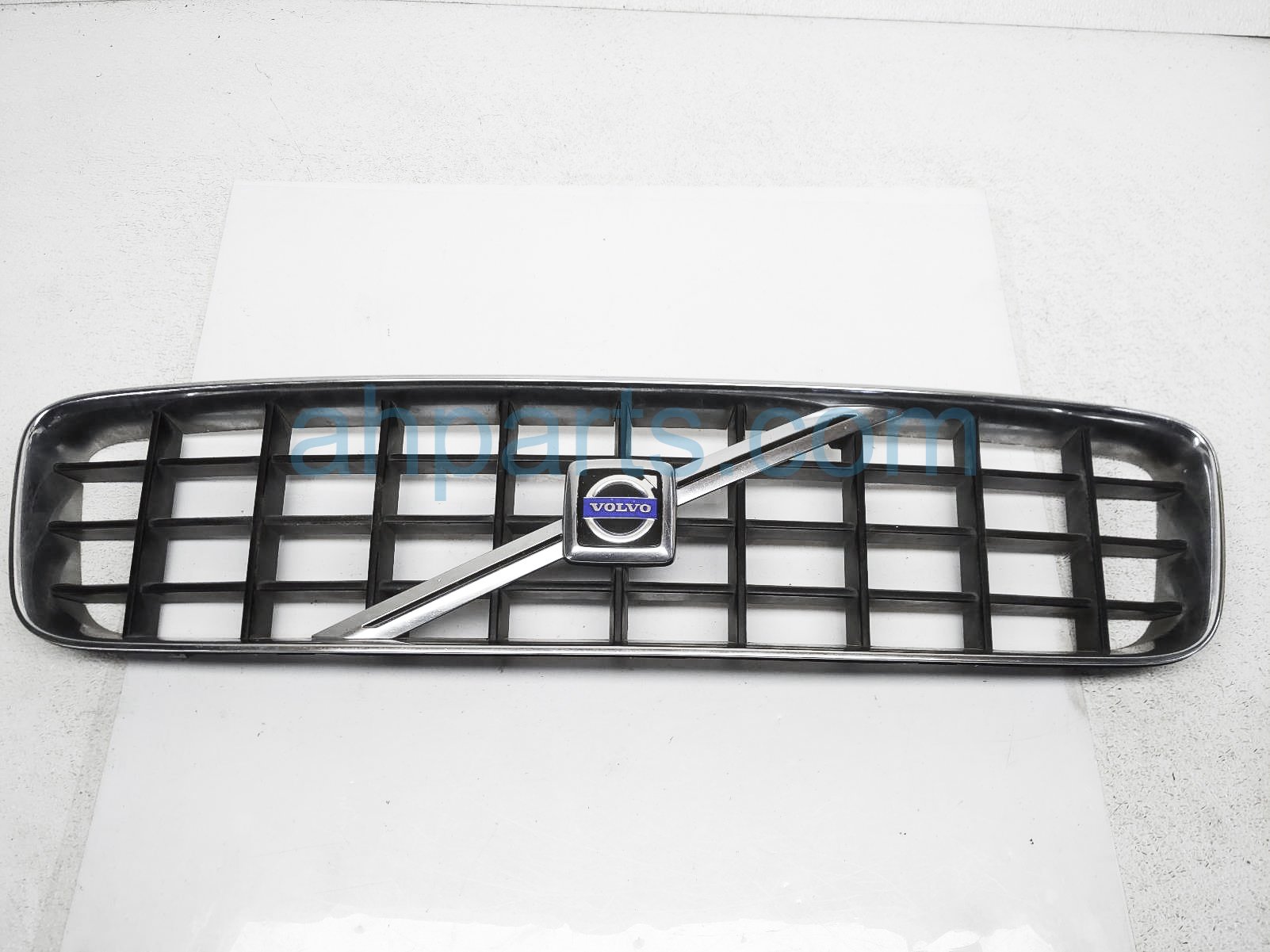$40 Volvo FRONT GRILLE ASSY - BLACK/CHROME $40 Volvo FRONT GRILLE ASSY - BLACK/CHROME