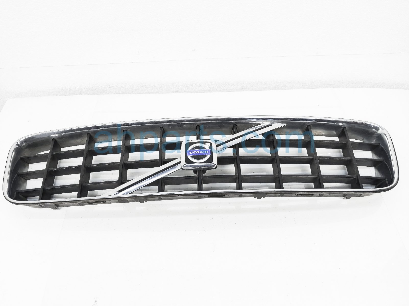 $40 Volvo FRONT GRILLE ASSY - BLACK/CHROME $40 Volvo FRONT GRILLE ASSY - BLACK/CHROME