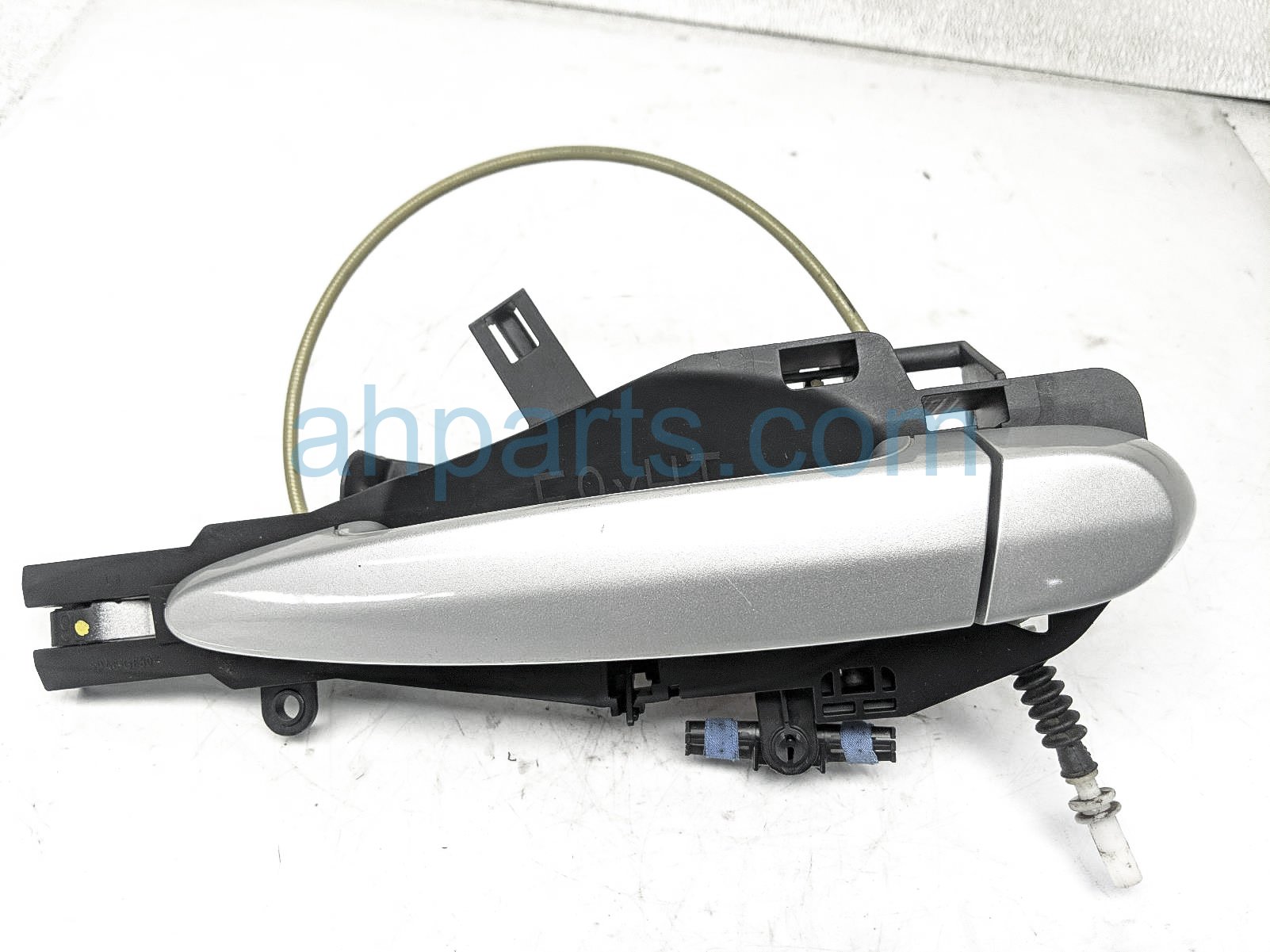 $40 BMW RR/LH OUTSIDE DOOR HANDLE- SILVER $40 BMW RR/LH OUTSIDE DOOR HANDLE- SILVER