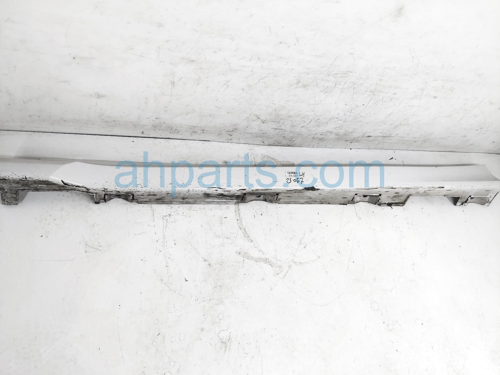 $125 Honda LH SIDE SKIRT / MOLDING - WHITE $125 Honda LH SIDE SKIRT / MOLDING - WHITE