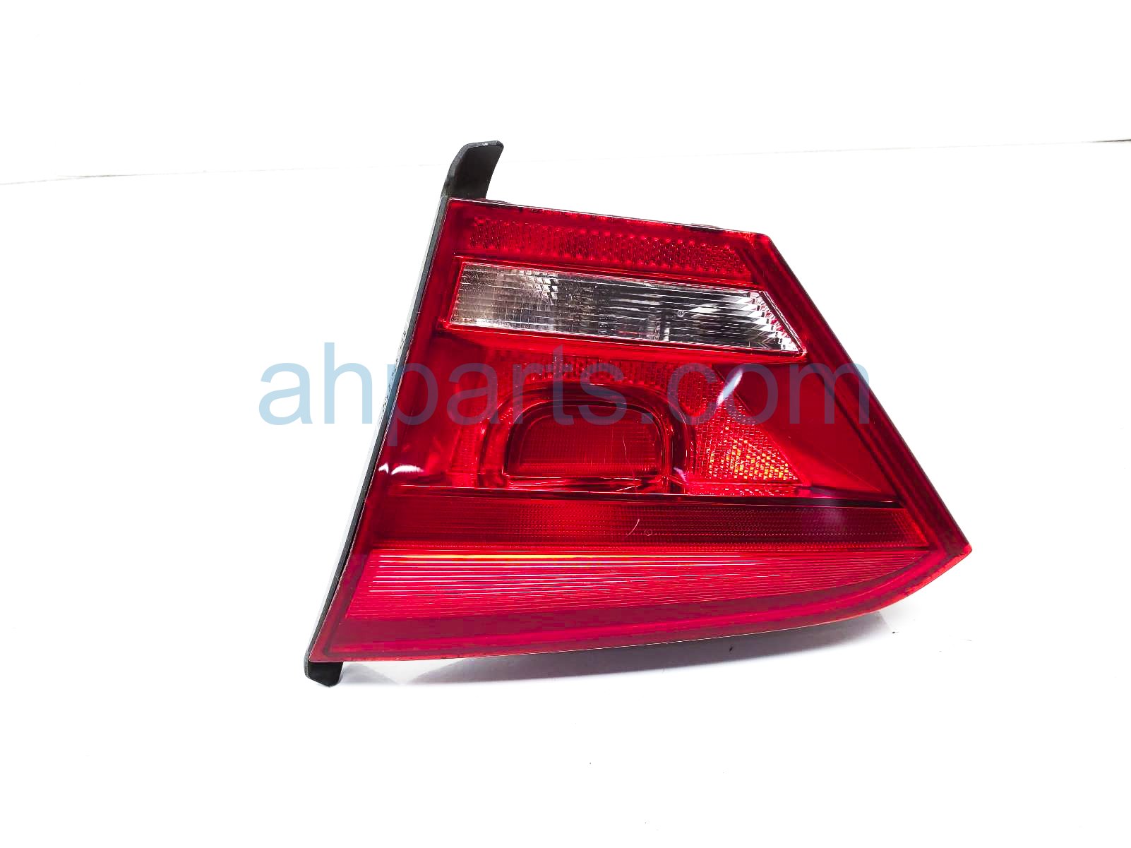 $40 Volkswagen RH BACK UP LAMP / LIGHT (ON TRUNK) $40 Volkswagen RH BACK UP LAMP / LIGHT (ON TRUNK)