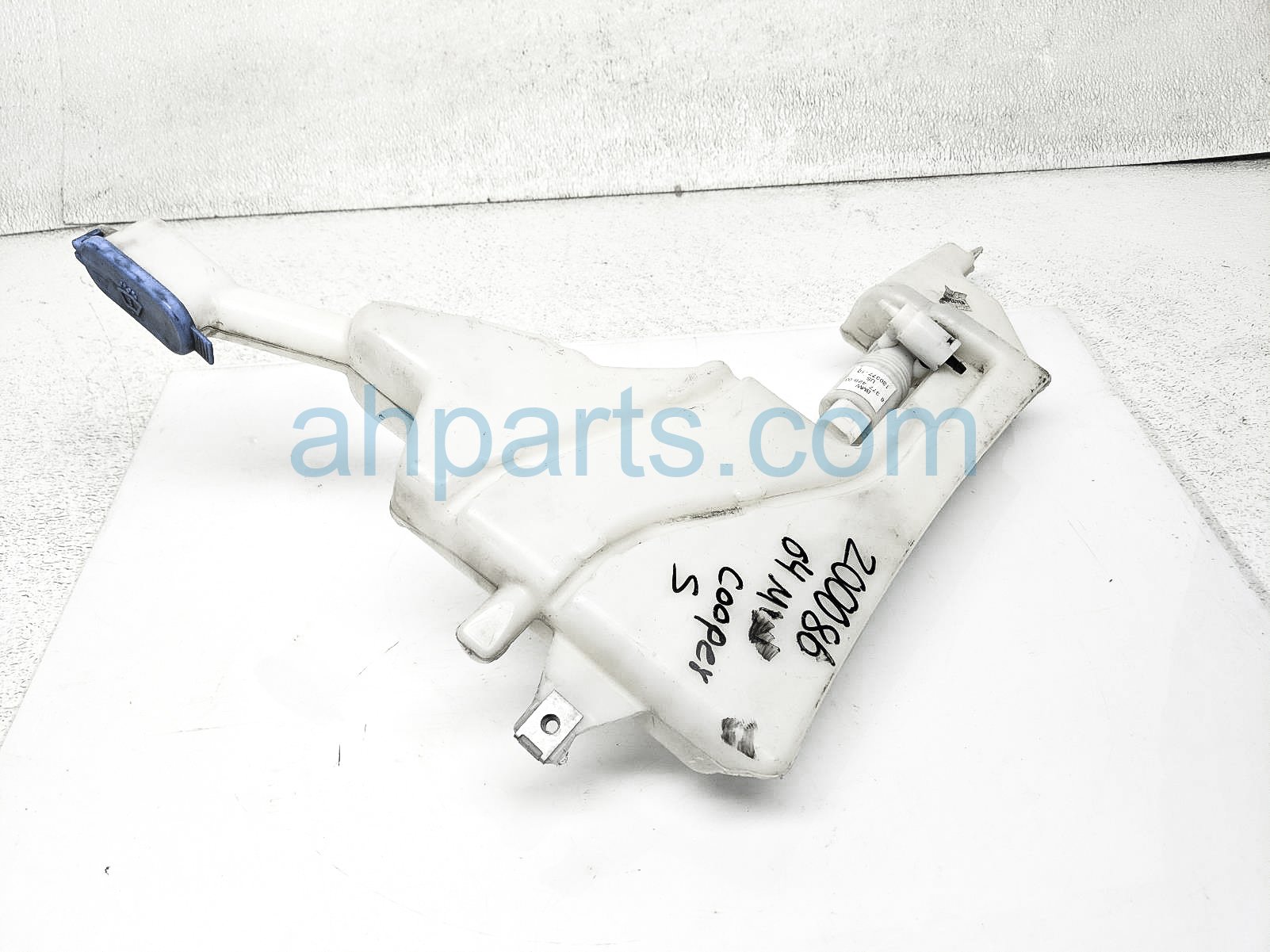 $35 BMW WINDSHIELD WASHER RESERVOIR TANK $35 BMW WINDSHIELD WASHER RESERVOIR TANK