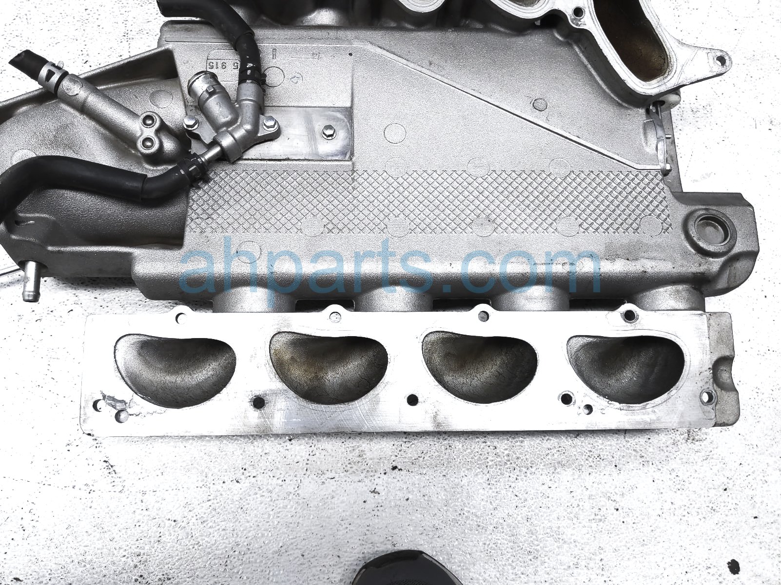 Sold 2006 Volvo Xc90 Upper Intake Manifold 30720334