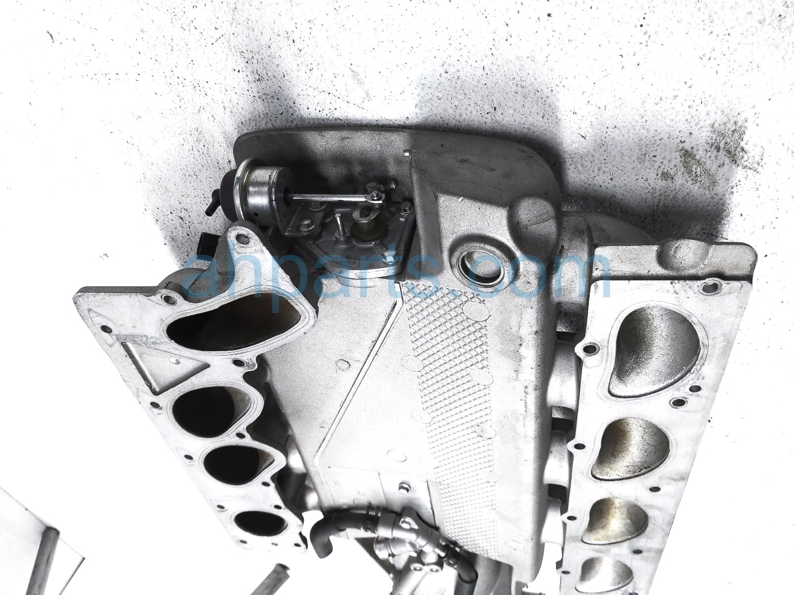 Sold 2006 Volvo Xc90 Upper Intake Manifold 30720334