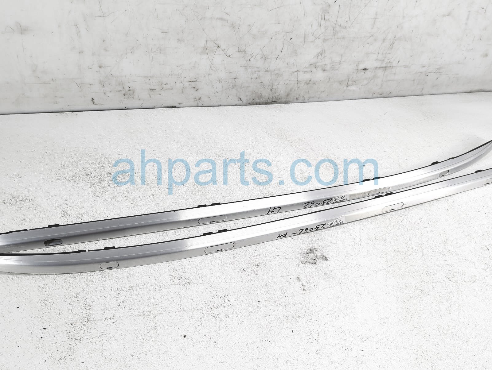$299 Honda LH + RH ROOF RAILS - SILVER $299 Honda LH + RH ROOF RAILS - SILVER