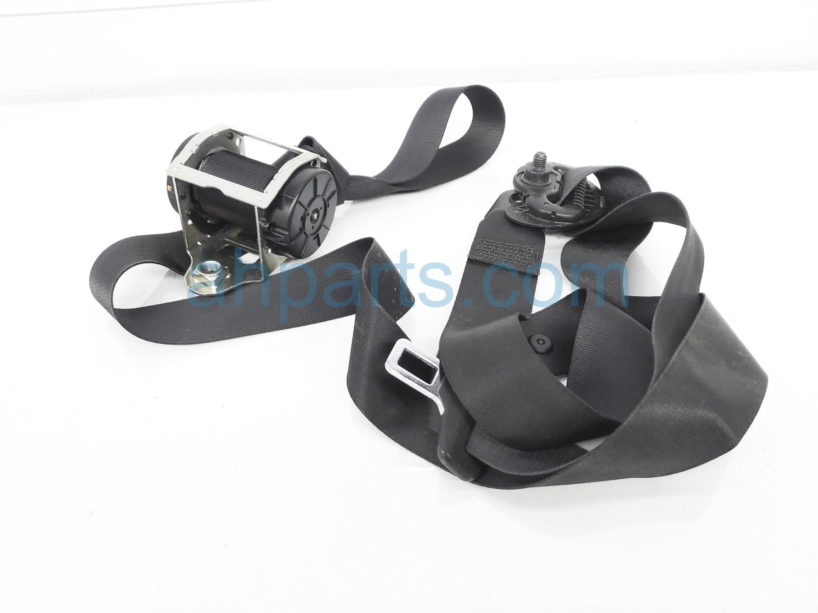 $30 BMW 2ND ROW LH SEAT BELT - BLACK $30 BMW 2ND ROW LH SEAT BELT - BLACK