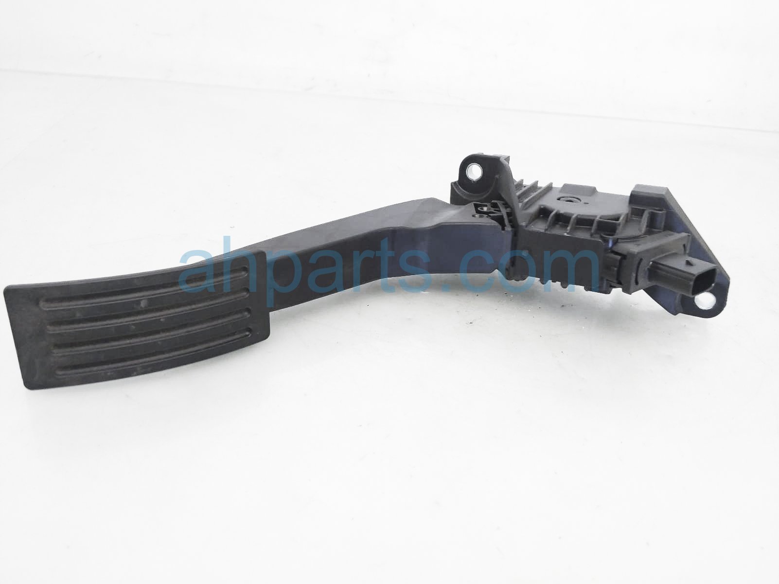 $75 Ford GAS / ACCELERATOR PEDAL ASSY $75 Ford GAS / ACCELERATOR PEDAL ASSY