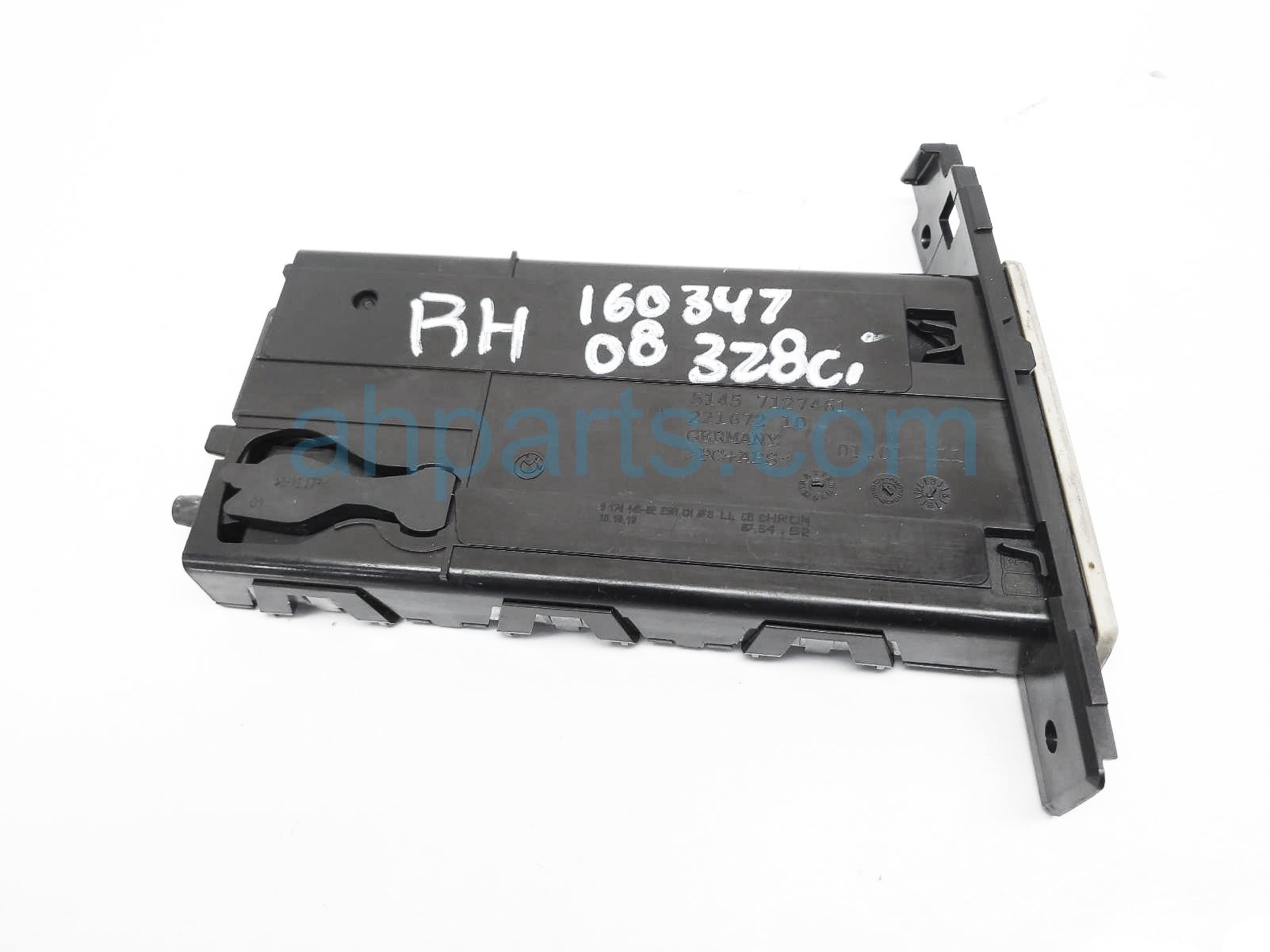 $14 BMW RH PASSENGER CUP HOLDER ASSY $14 BMW RH PASSENGER CUP HOLDER ASSY