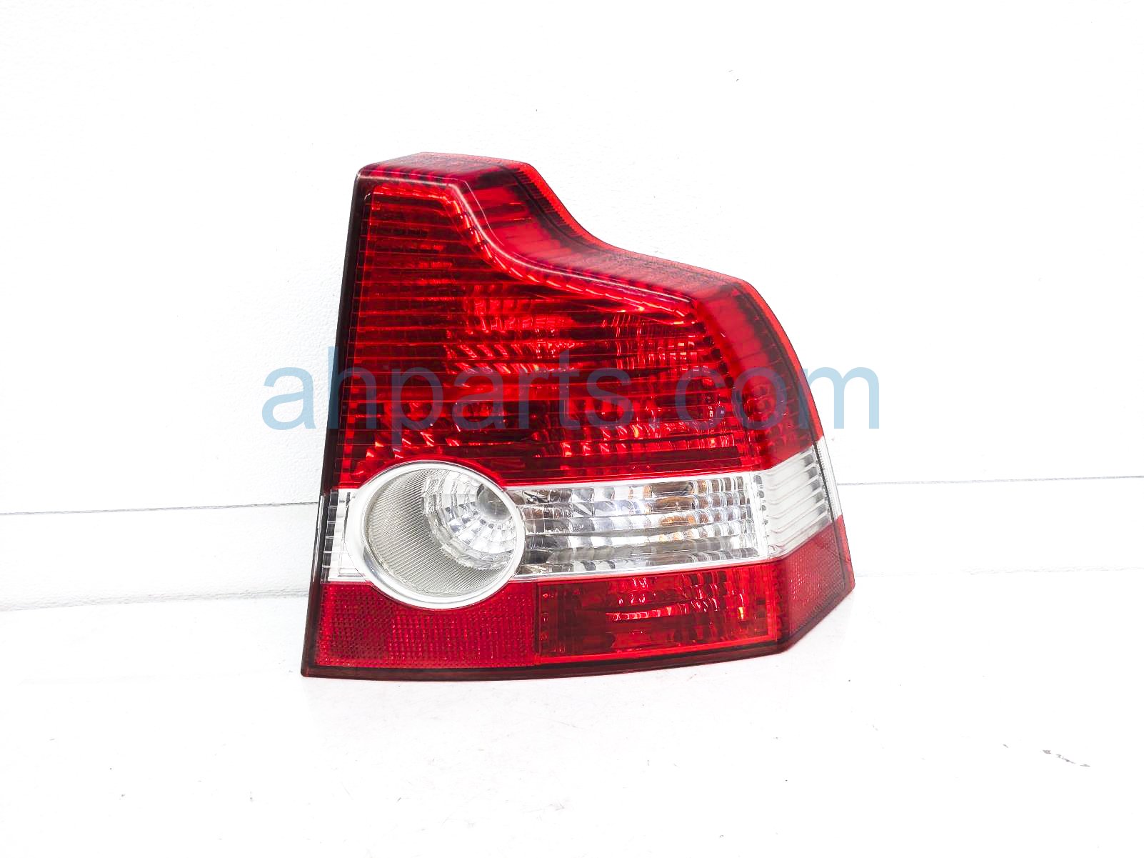 $47 Volvo RH TAIL LAMP / LIGHT (ON BODY) $47 Volvo RH TAIL LAMP / LIGHT (ON BODY)