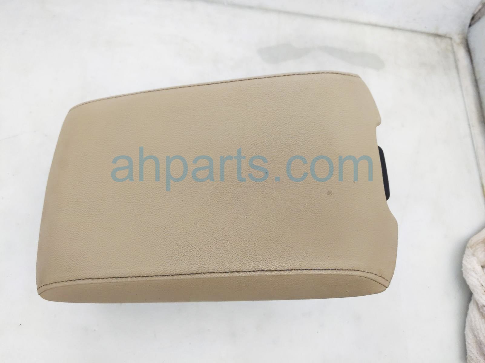 $65 Honda CENTER CONSOLE LID - TAN $65 Honda CENTER CONSOLE LID - TAN