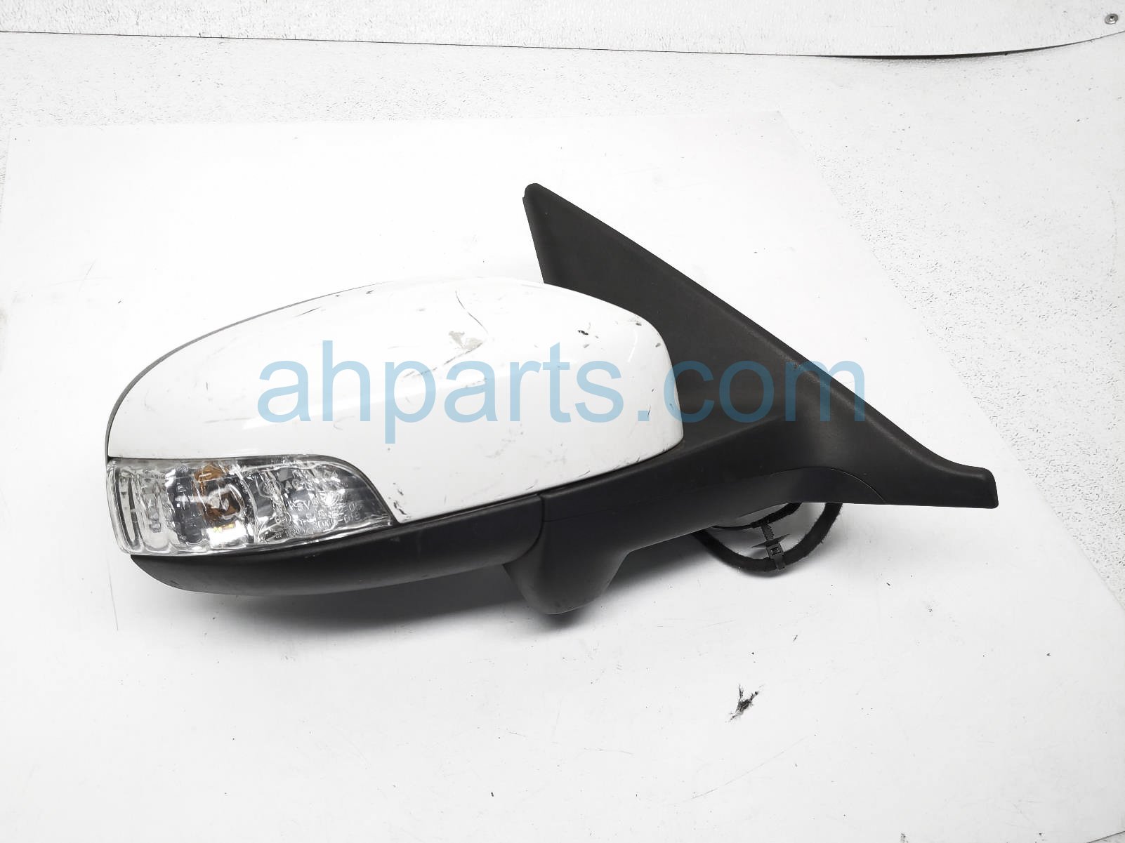 $150 Volvo RH SIDE VIEW MIRROR - WHITE - NIQ $150 Volvo RH SIDE VIEW MIRROR - WHITE - NIQ
