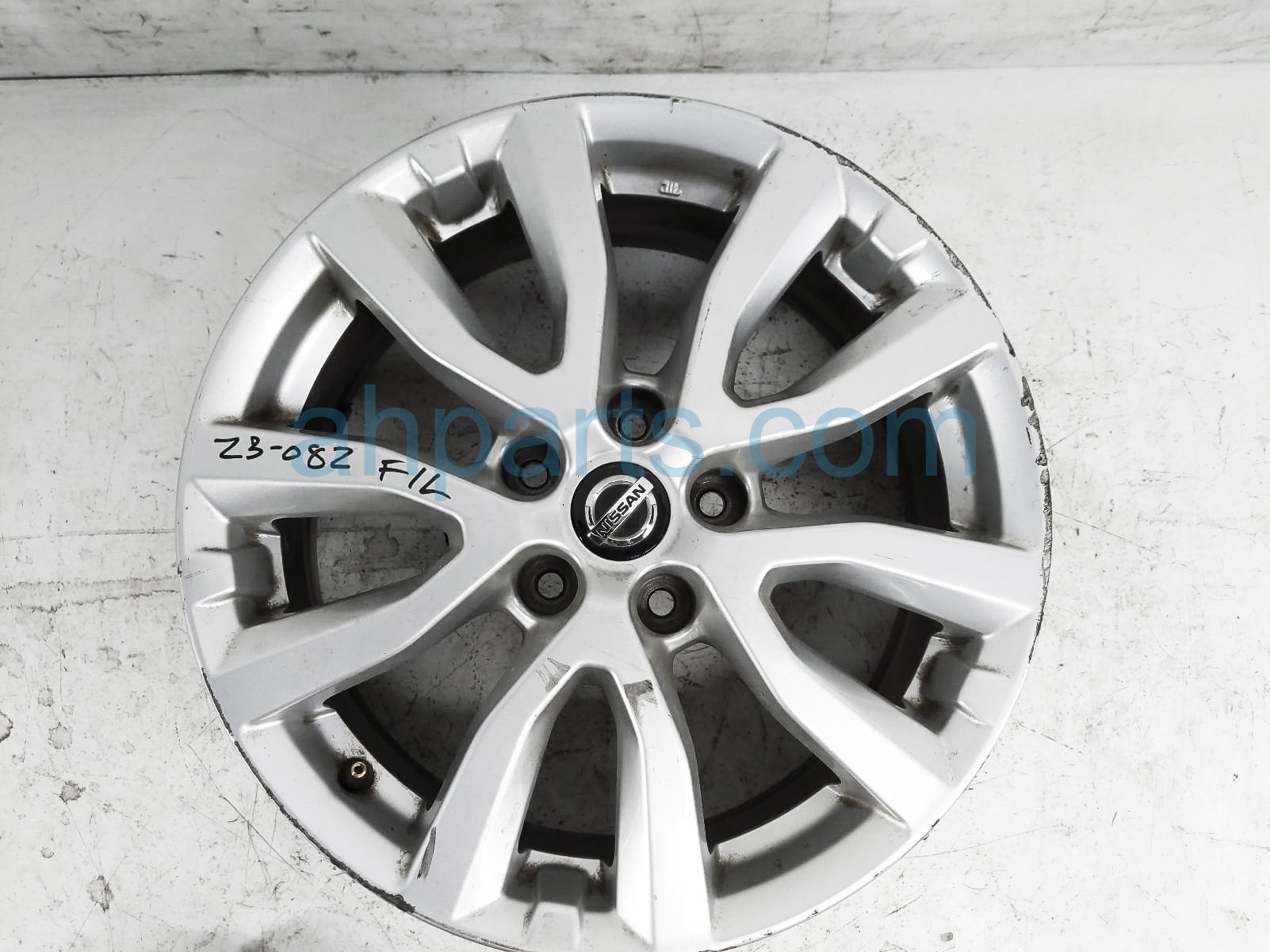 $135 Nissan FR/LH WHEEL / RIM - CURB RASH $135 Nissan FR/LH WHEEL / RIM - CURB RASH