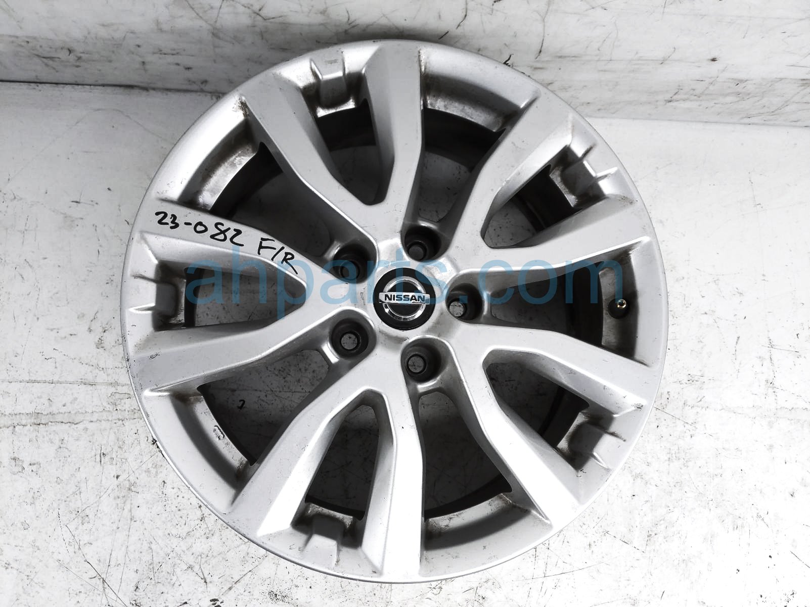 $135 Nissan FR/RH WHEEL / RIM $135 Nissan FR/RH WHEEL / RIM