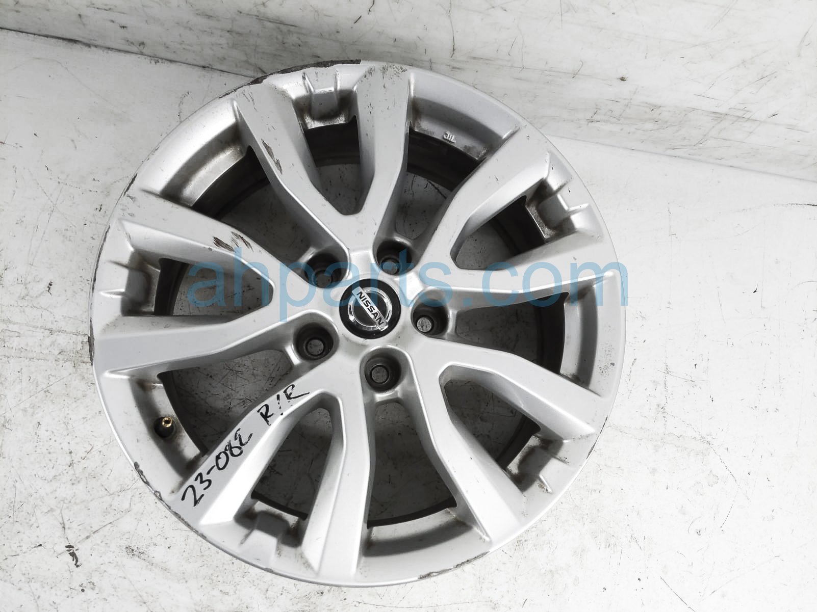 $135 Nissan RR/RH WHEEL / RIM - CURB RASH $135 Nissan RR/RH WHEEL / RIM - CURB RASH