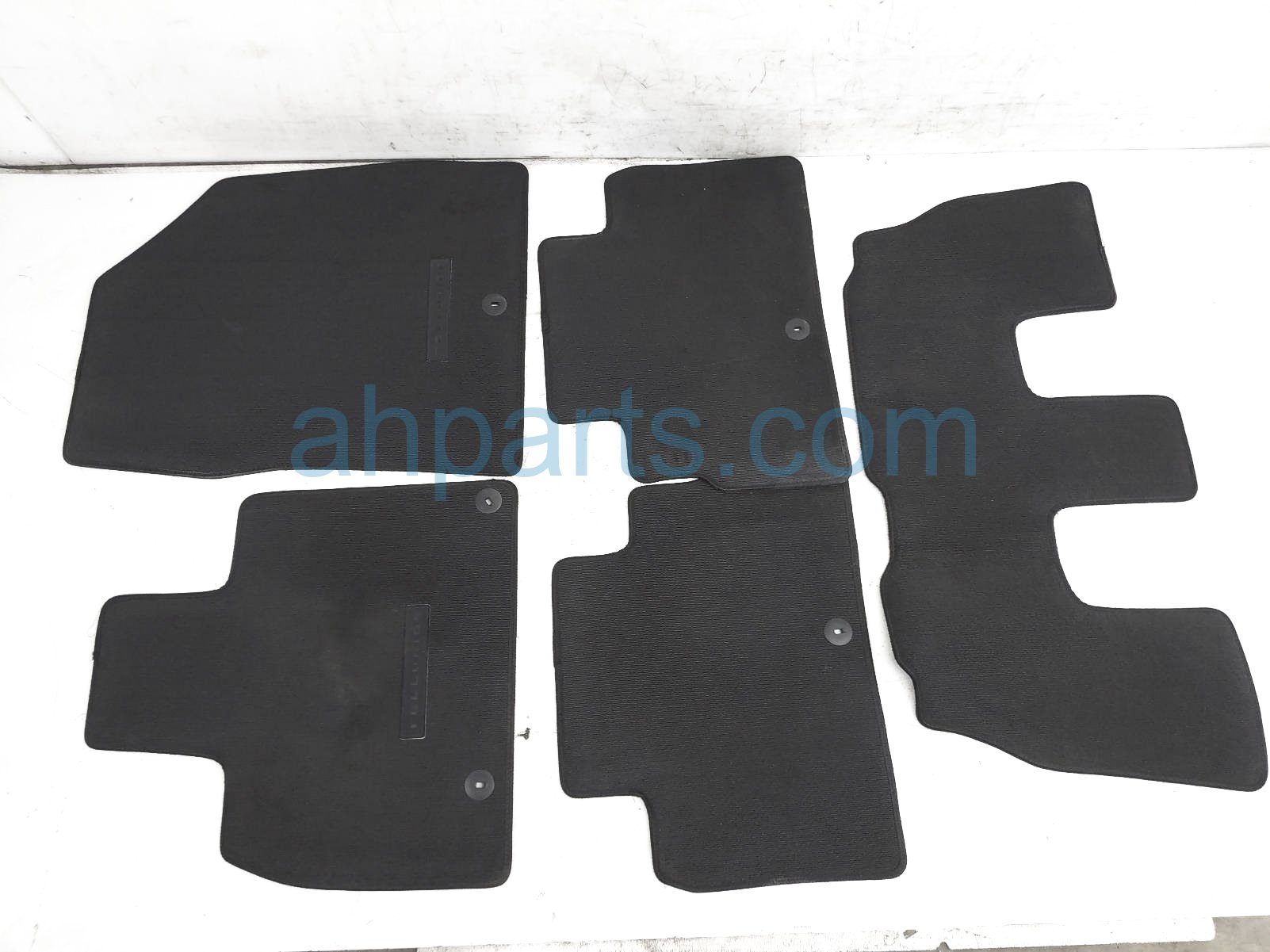 $85 Kia CARPET FLOOR MATS - SET OF 5 - BLACK $85 Kia CARPET FLOOR MATS - SET OF 5 - BLACK