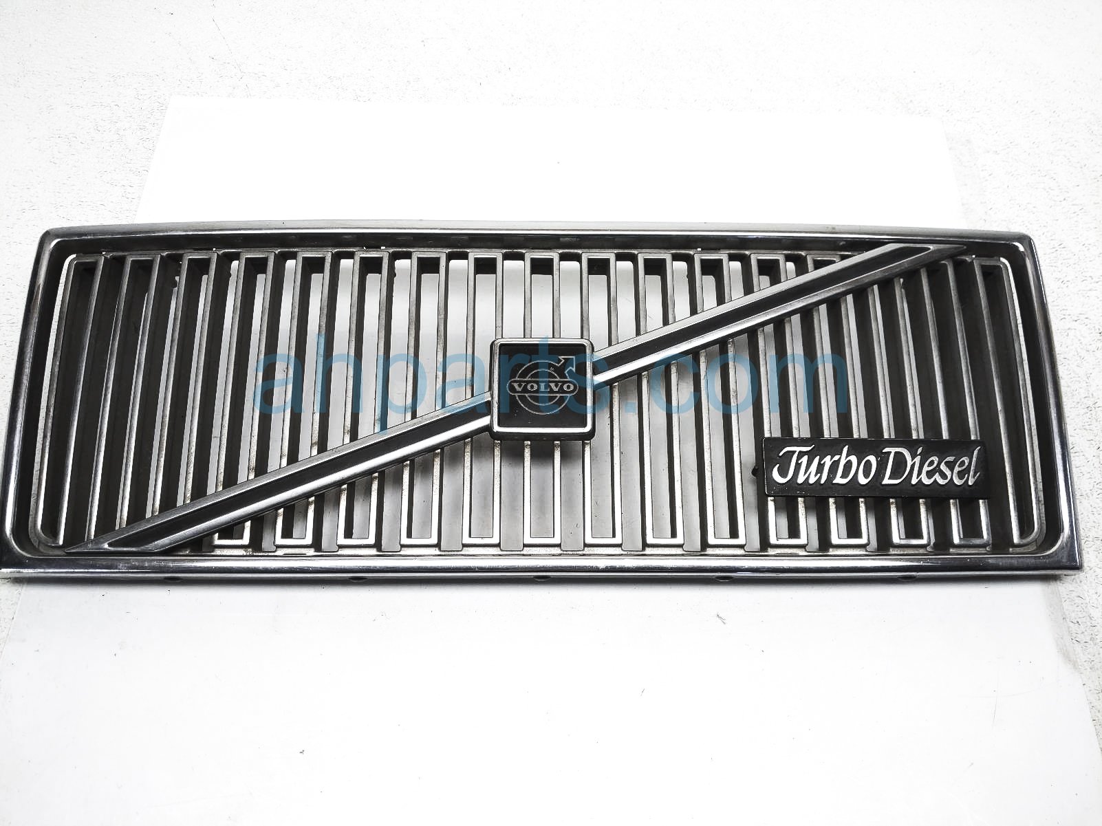 $49 Volvo FRONT GRILLE - CHROME