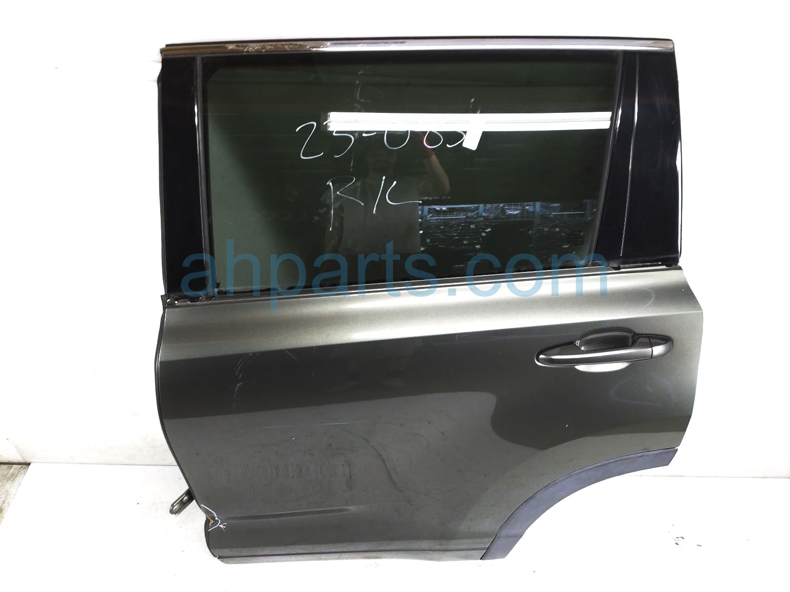 $600 Toyota RR/LH DOOR - GREEN - NO INSIDE TRIM* $600 Toyota RR/LH DOOR - GREEN - NO INSIDE TRIM*