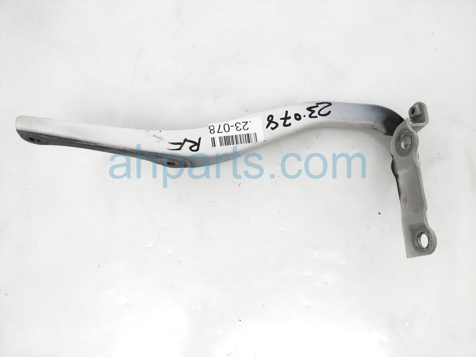 $15 Subaru RF HOOD HINGE - WHITE $15 Subaru RF HOOD HINGE - WHITE