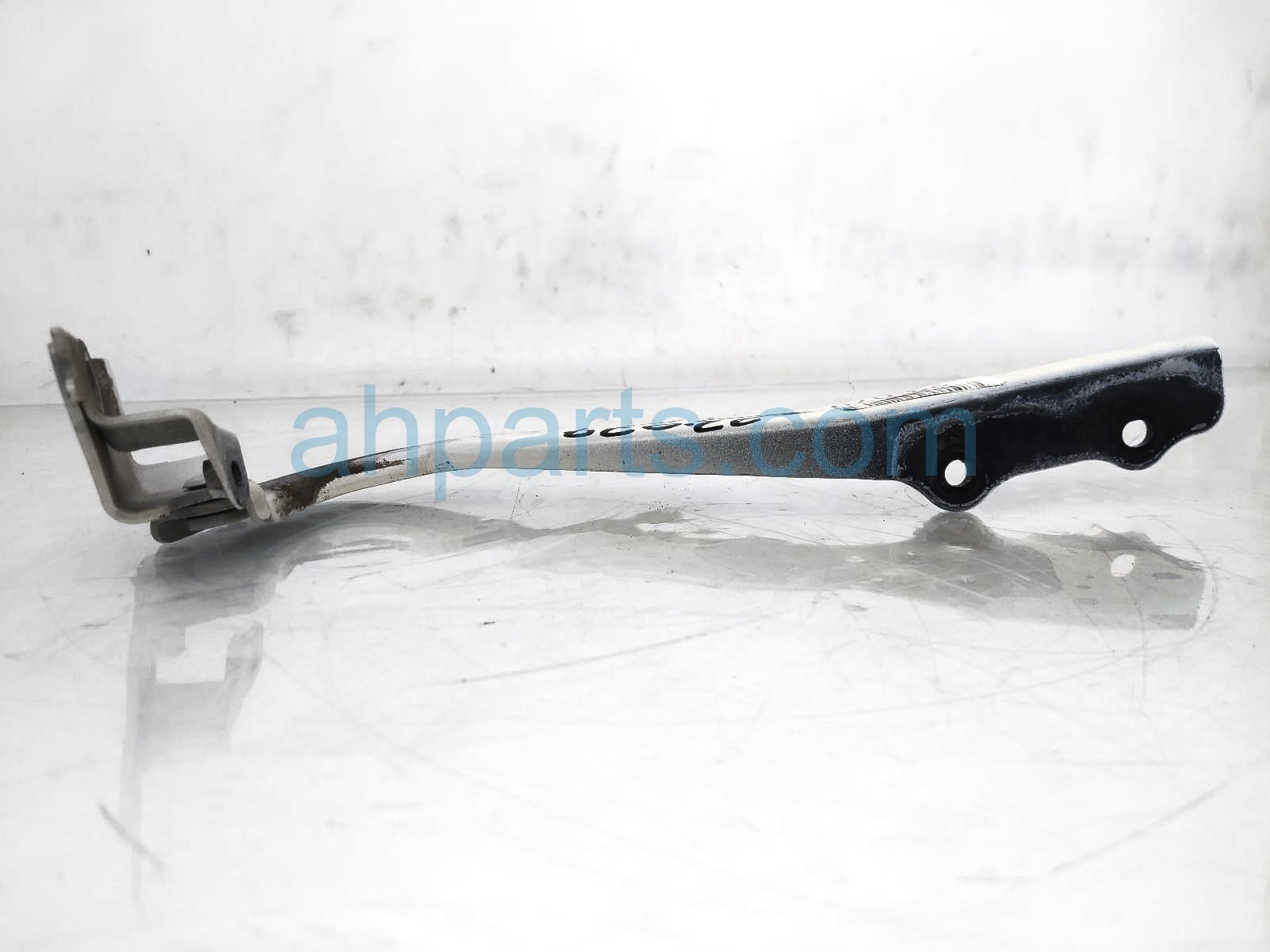 $19 Subaru LH HOOD HINGE - WHITE $19 Subaru LH HOOD HINGE - WHITE