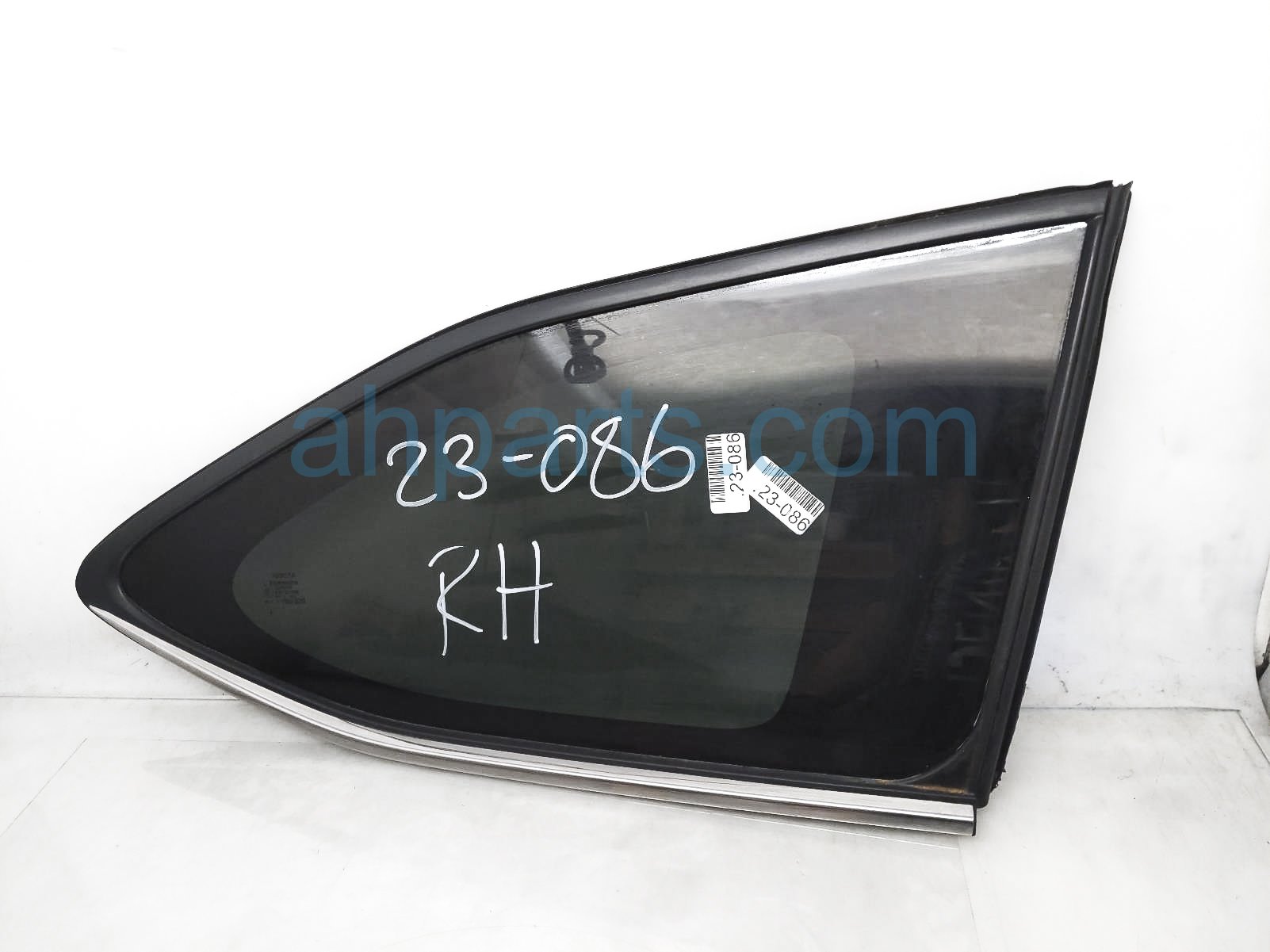 $125 Toyota RH QUARTER WINDOW GLASS - NOTES $125 Toyota RH QUARTER WINDOW GLASS - NOTES