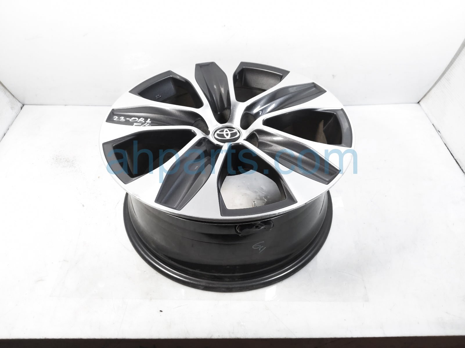 $195 Toyota FR/LH WHEEL / RIM - LIGHT CURB $195 Toyota FR/LH WHEEL / RIM - LIGHT CURB