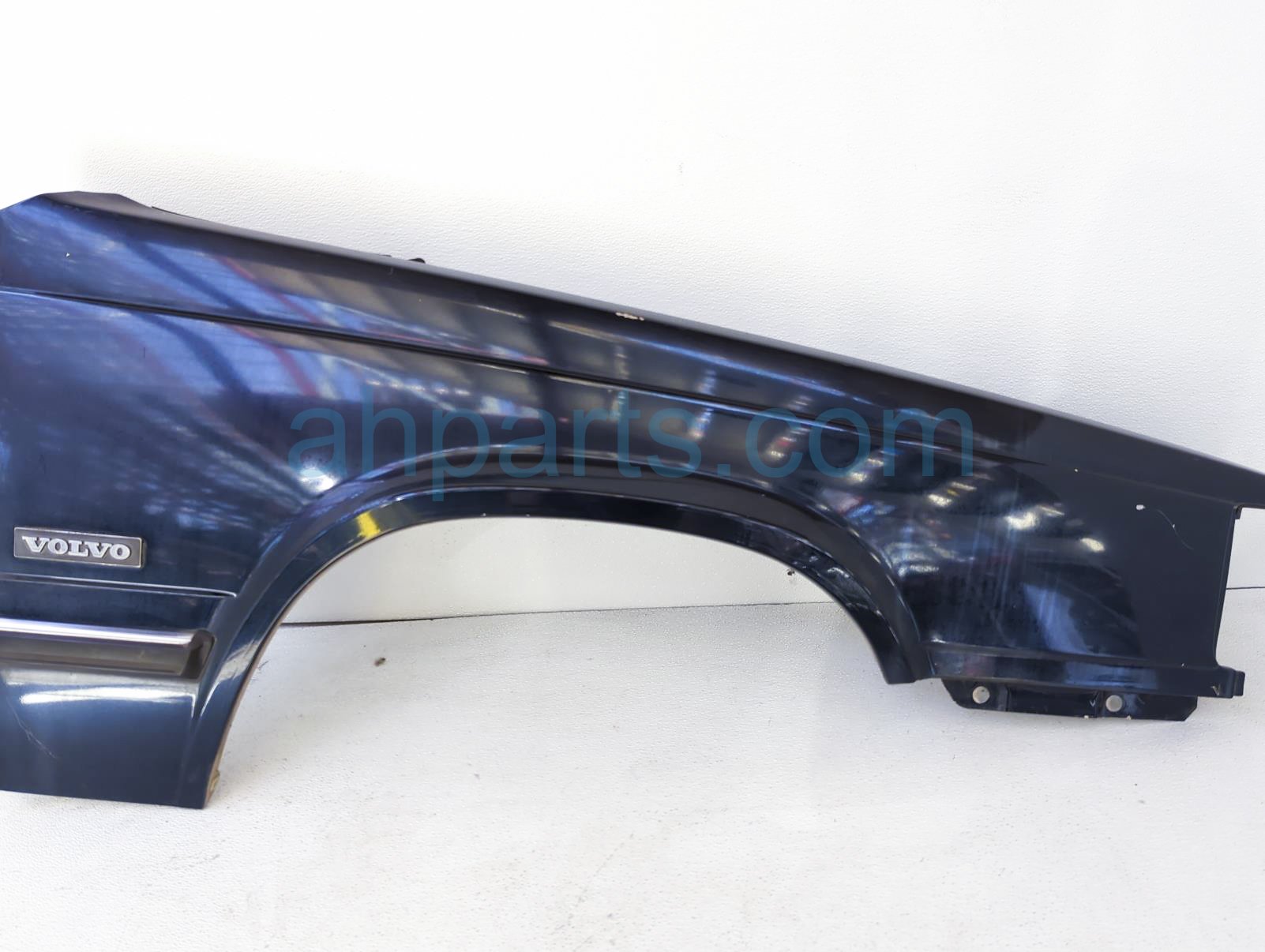 $65 Volvo RH FENDER - BLUE - NOTES $65 Volvo RH FENDER - BLUE - NOTES