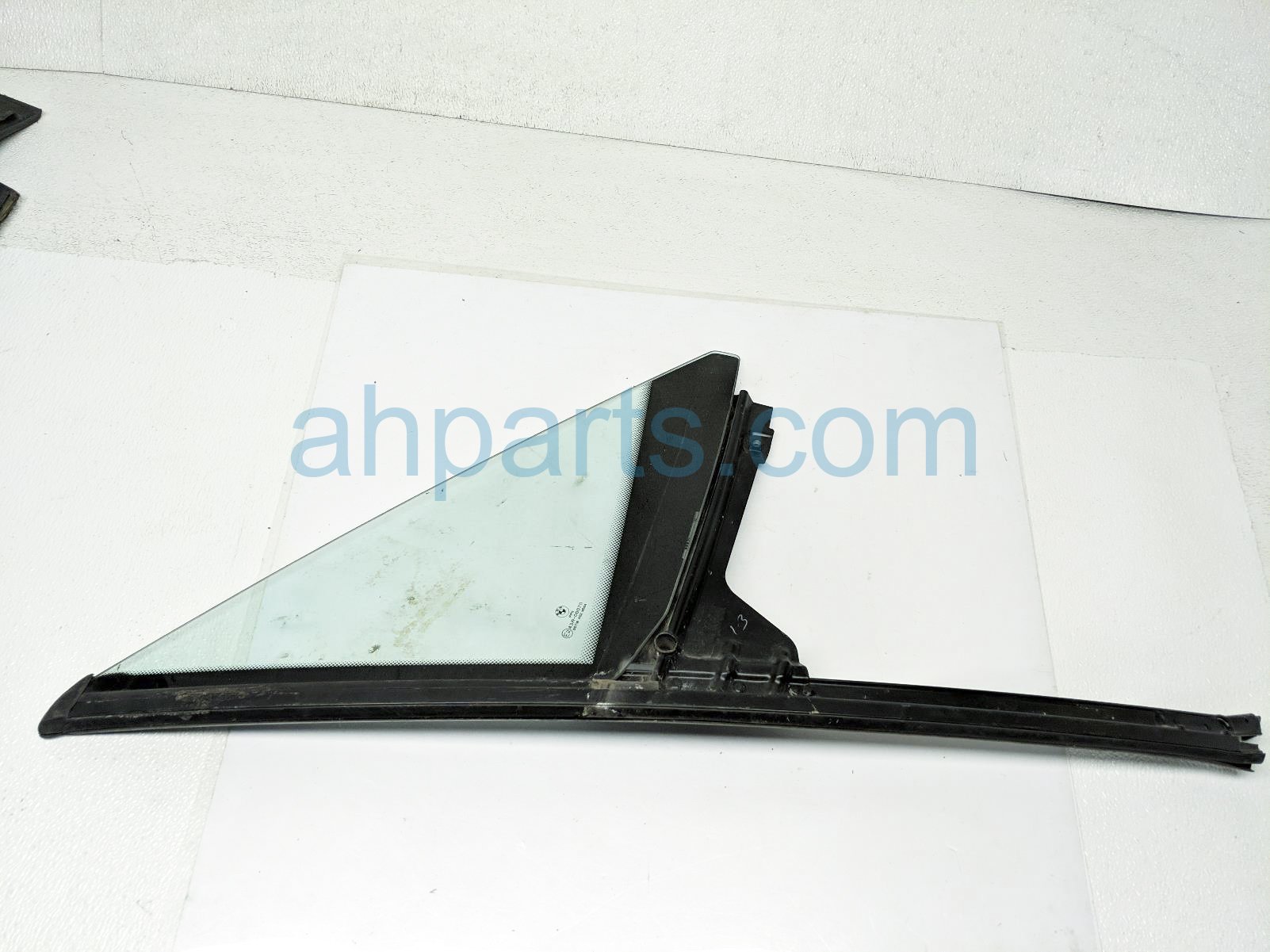 $75 BMW RH DOOR VENT GLASS WINDOW $75 BMW RH DOOR VENT GLASS WINDOW