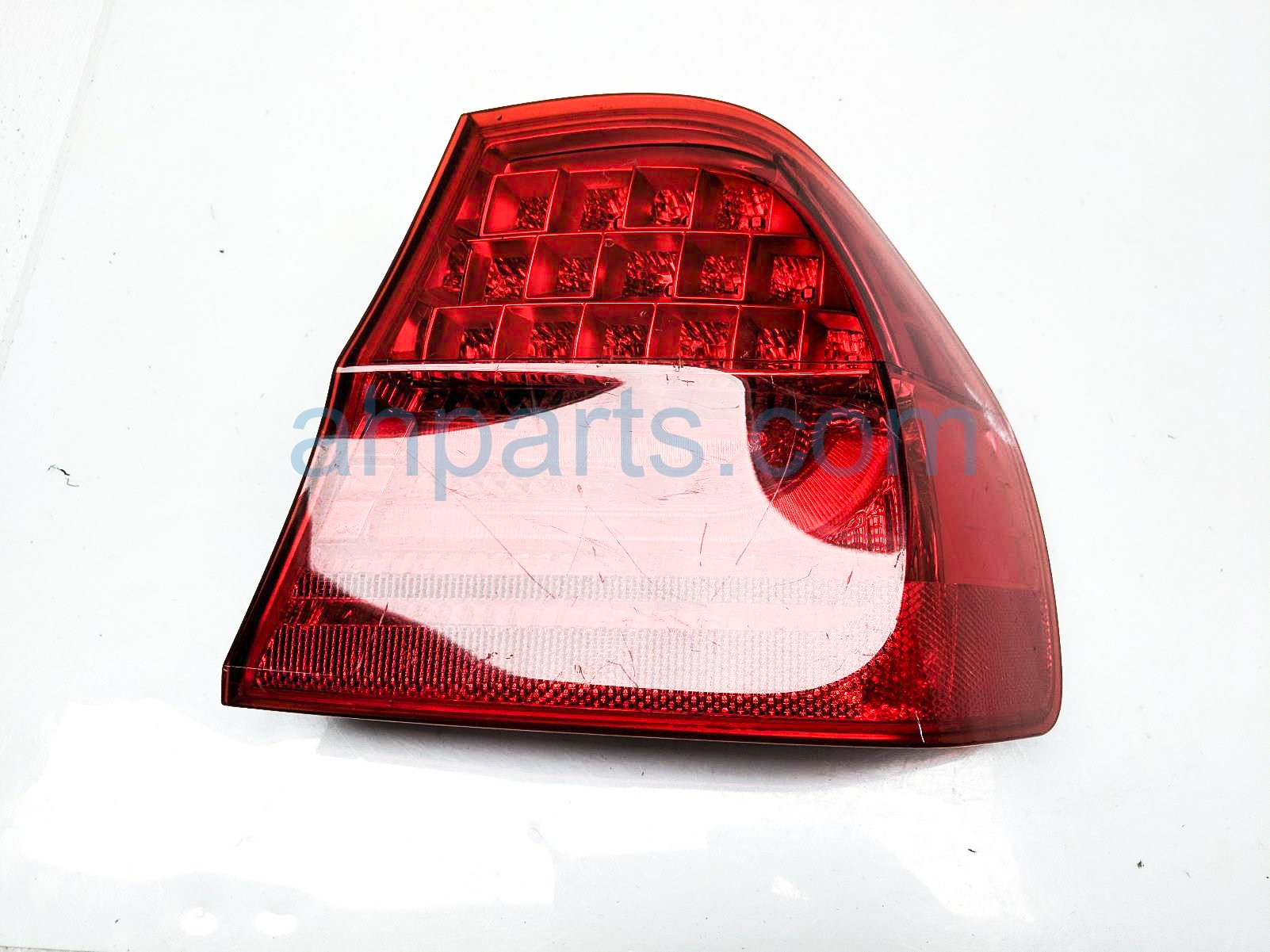 $68 BMW RH TAIL LAMP / LIGHT (ON BODY)-NOTES $68 BMW RH TAIL LAMP / LIGHT (ON BODY)-NOTES