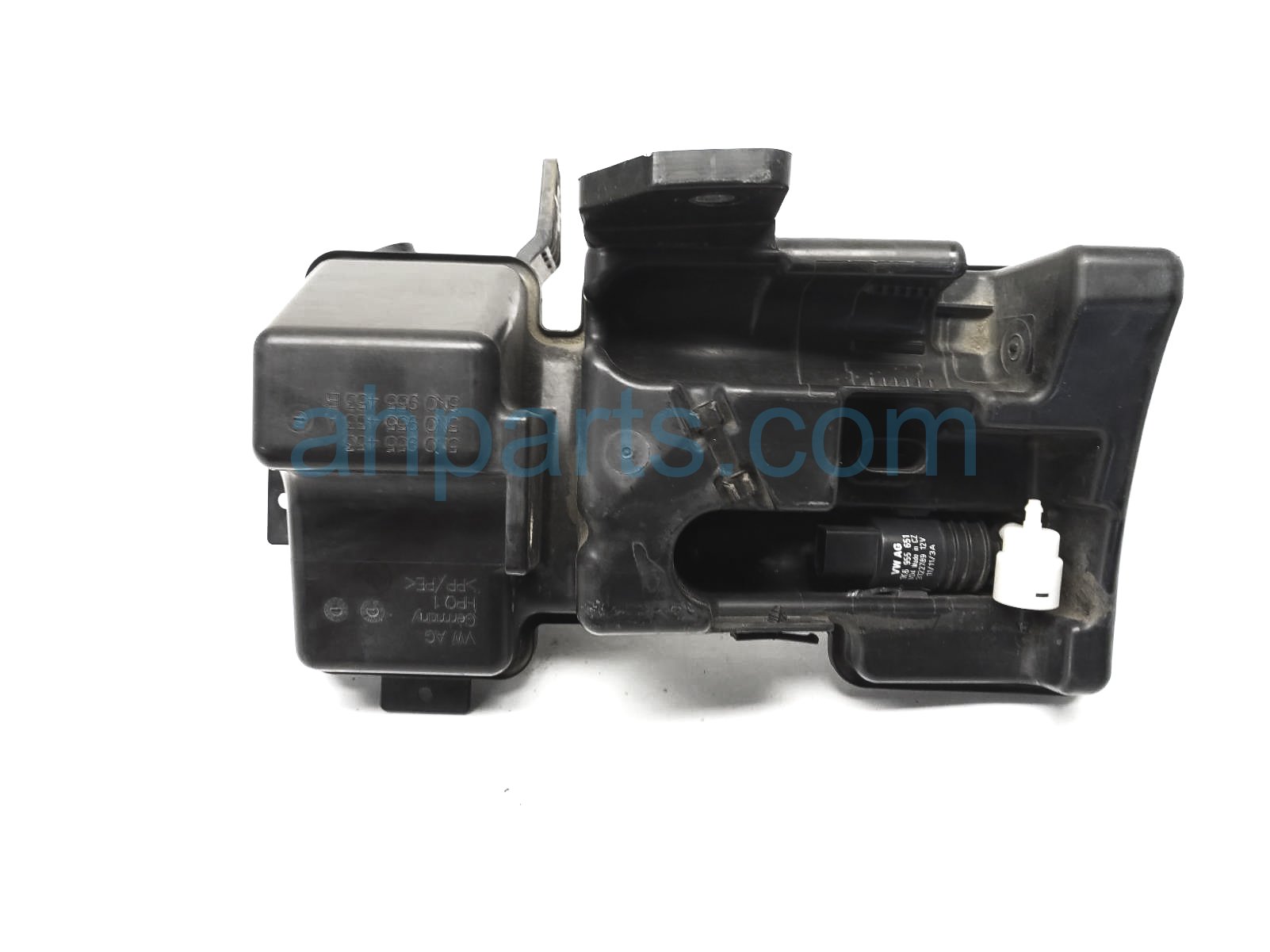 $50 Volkswagen WINDSHIELD WASHER RESERVOIR TANK* $50 Volkswagen WINDSHIELD WASHER RESERVOIR TANK*