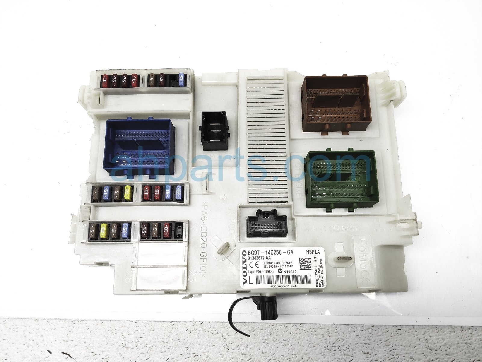 $39 Volvo RH FUSE BOX ASSY $39 Volvo RH FUSE BOX ASSY
