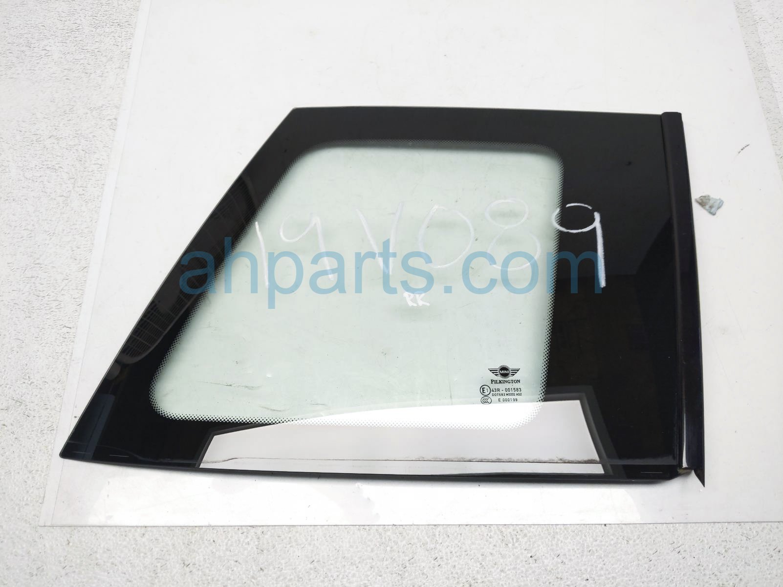 $80 BMW RR/RH QUARTER GLASS WINDOW - NOTES $80 BMW RR/RH QUARTER GLASS WINDOW - NOTES