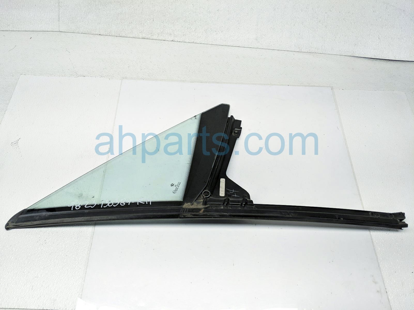$75 BMW RH DOOR VENT GLASS WINDOW $75 BMW RH DOOR VENT GLASS WINDOW