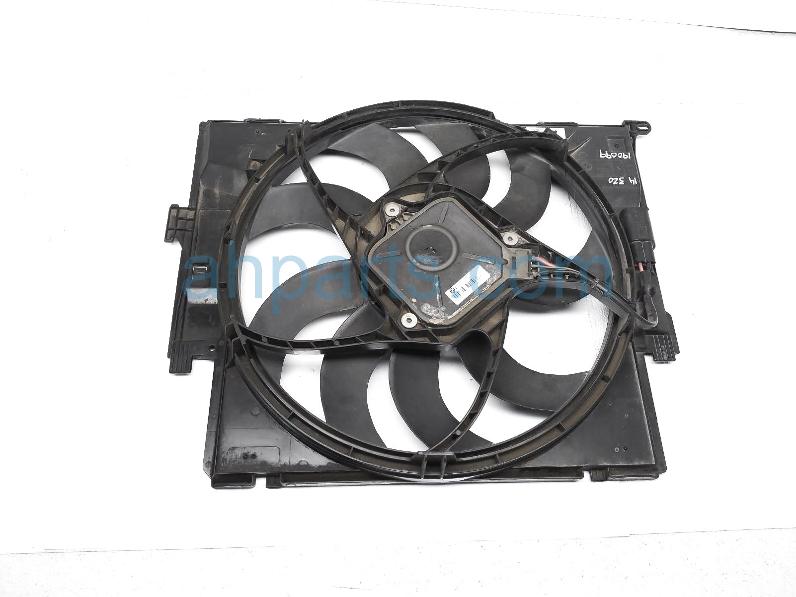 $100 BMW RADIATOR COOLING FAN ASSEMBLY $100 BMW RADIATOR COOLING FAN ASSEMBLY
